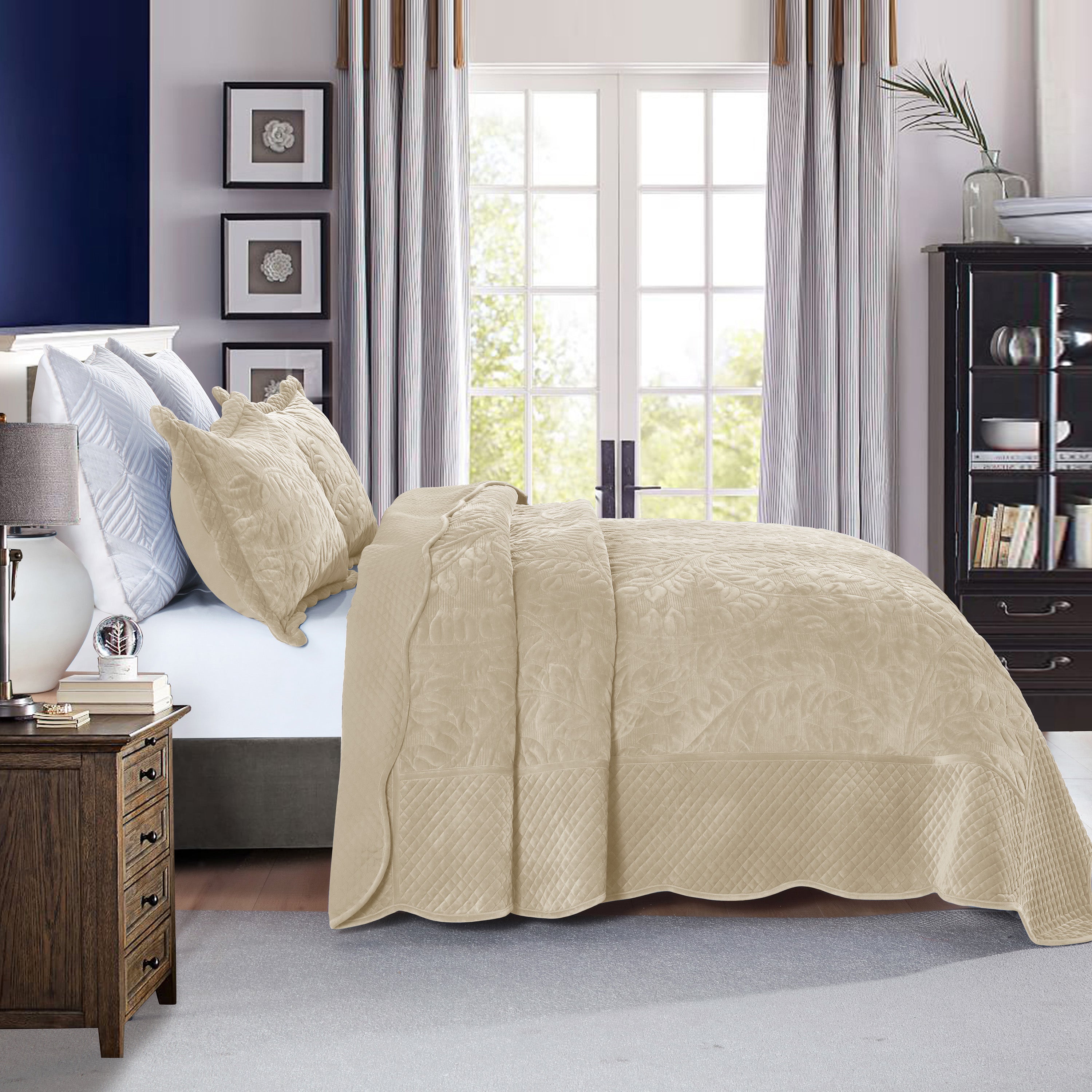 3 Piece Oversized Luxury Velvet Quilt Set Leaf Embroidered Bedspread