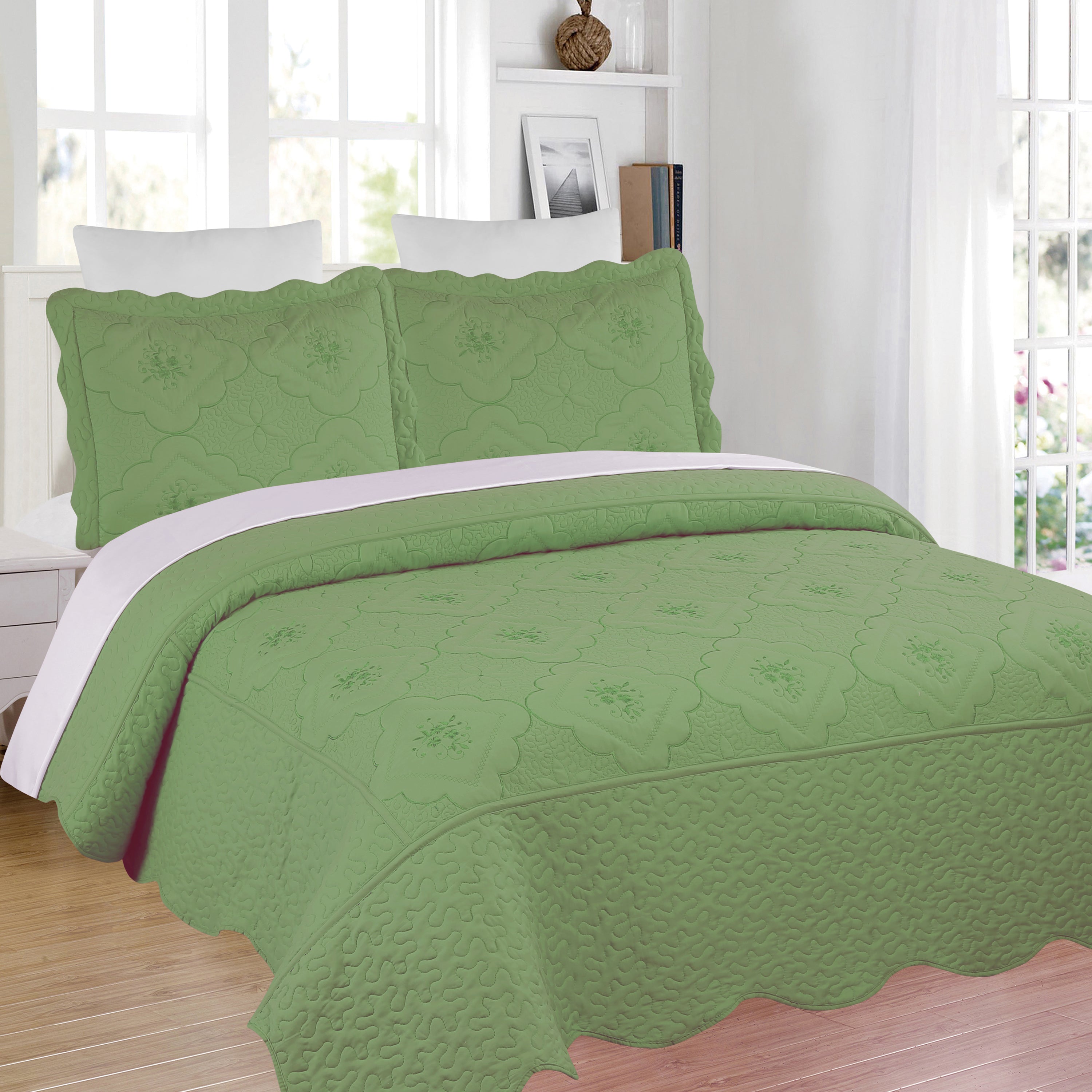3 Piece Floral Embroidered Quilted Bedspread Set