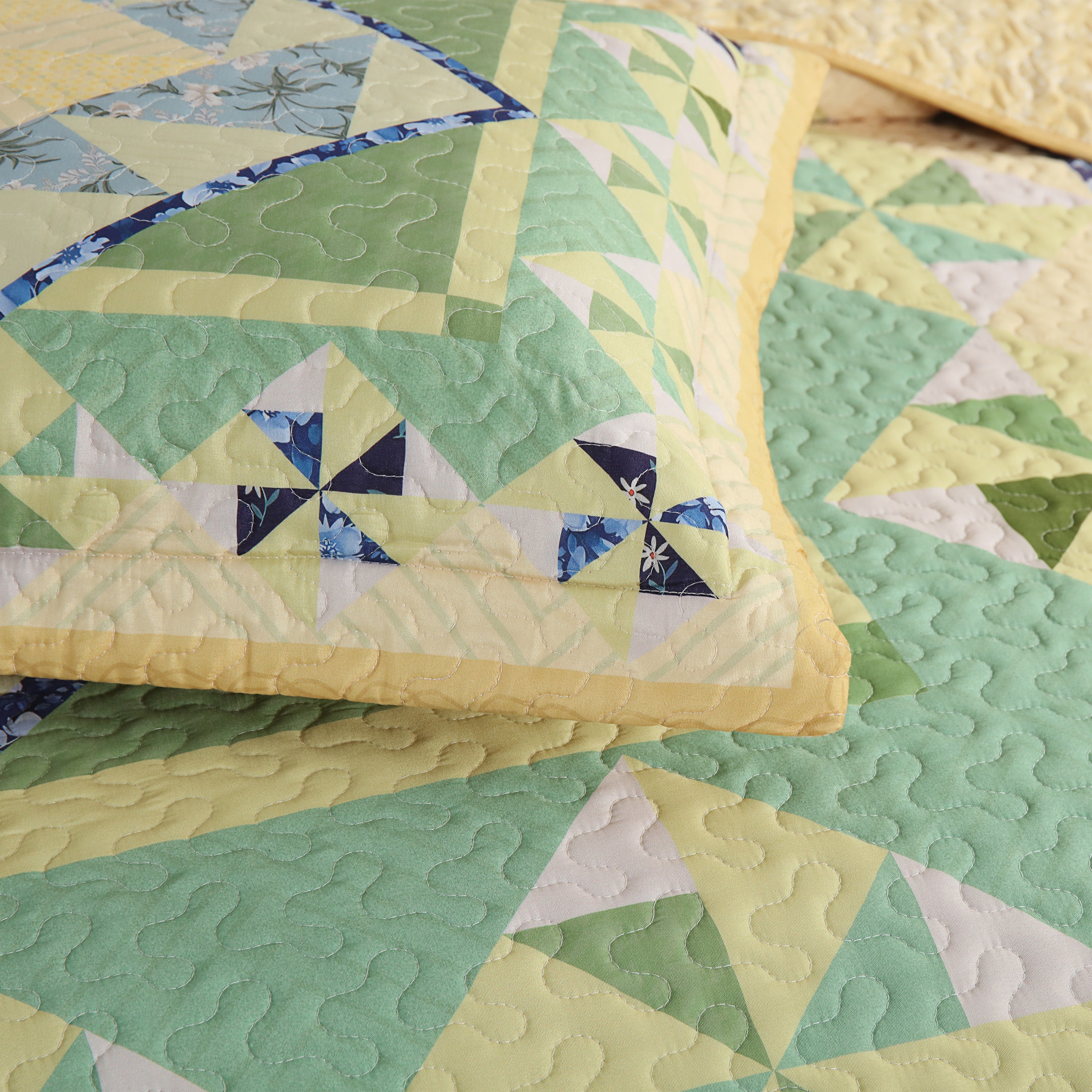 3 Piece Patchwork Quilt Set, Geometric Bedspread Lightweight B197