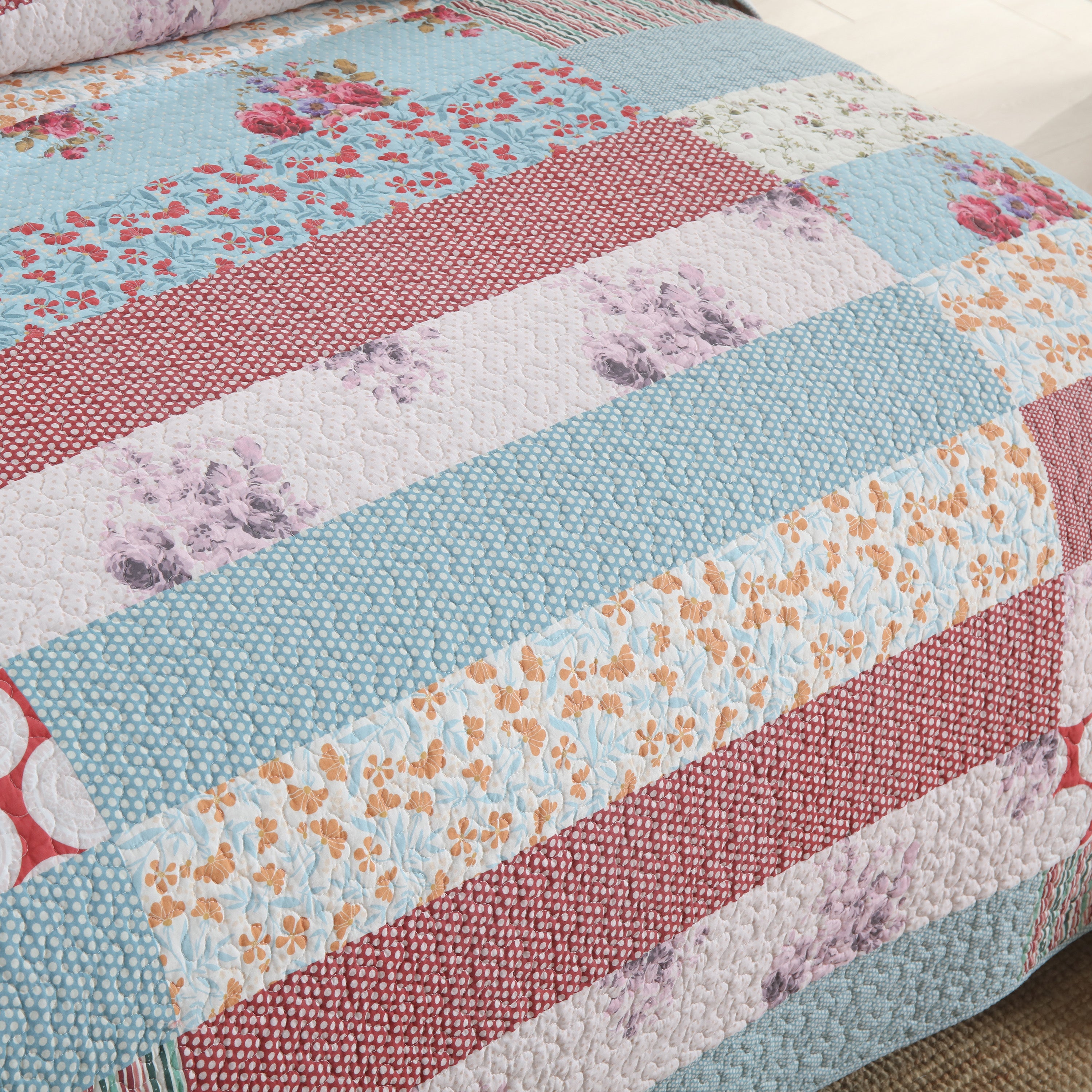 3 Piece Floral Patchwork Printed Quilt Bedspread Set BY331