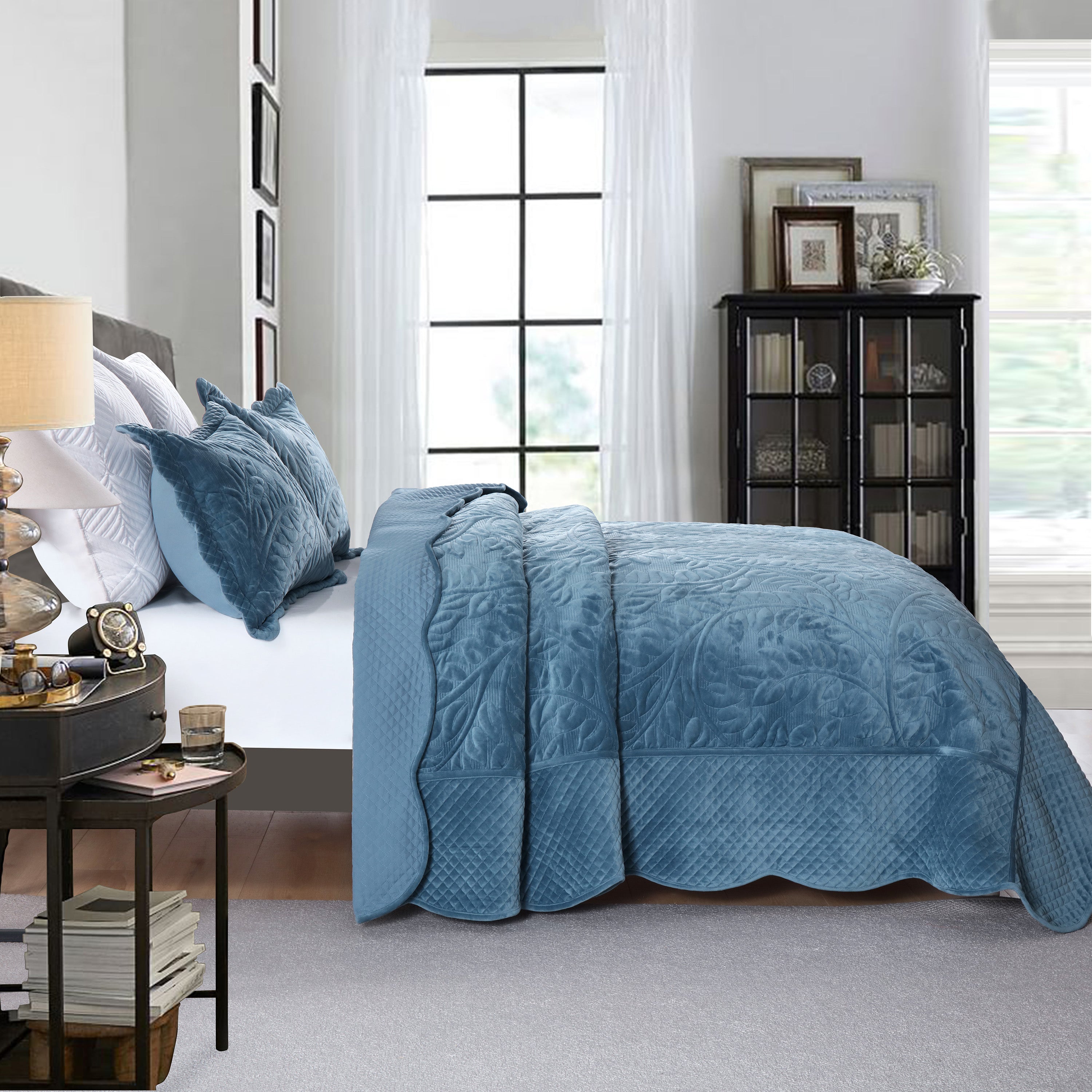 3 Piece Oversized Luxury Velvet Quilt Set Leaf Embroidered Bedspread