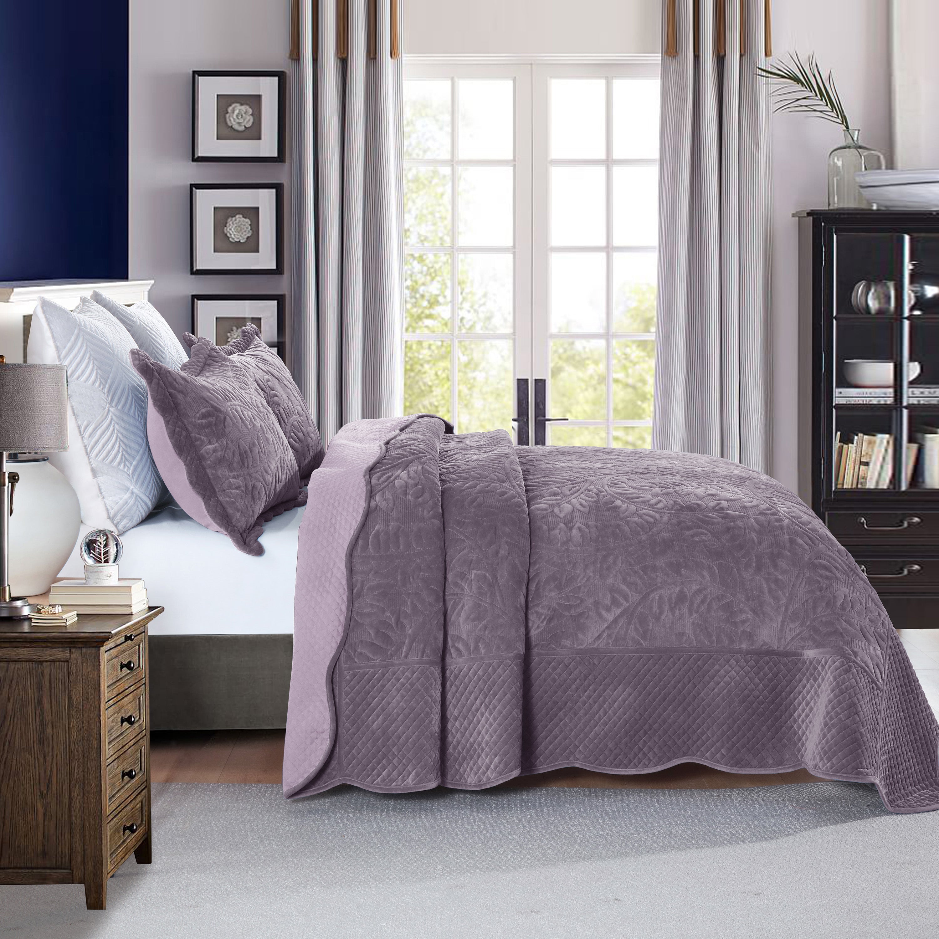3 Piece Oversized Luxury Velvet Quilt Set Leaf Embroidered Bedspread
