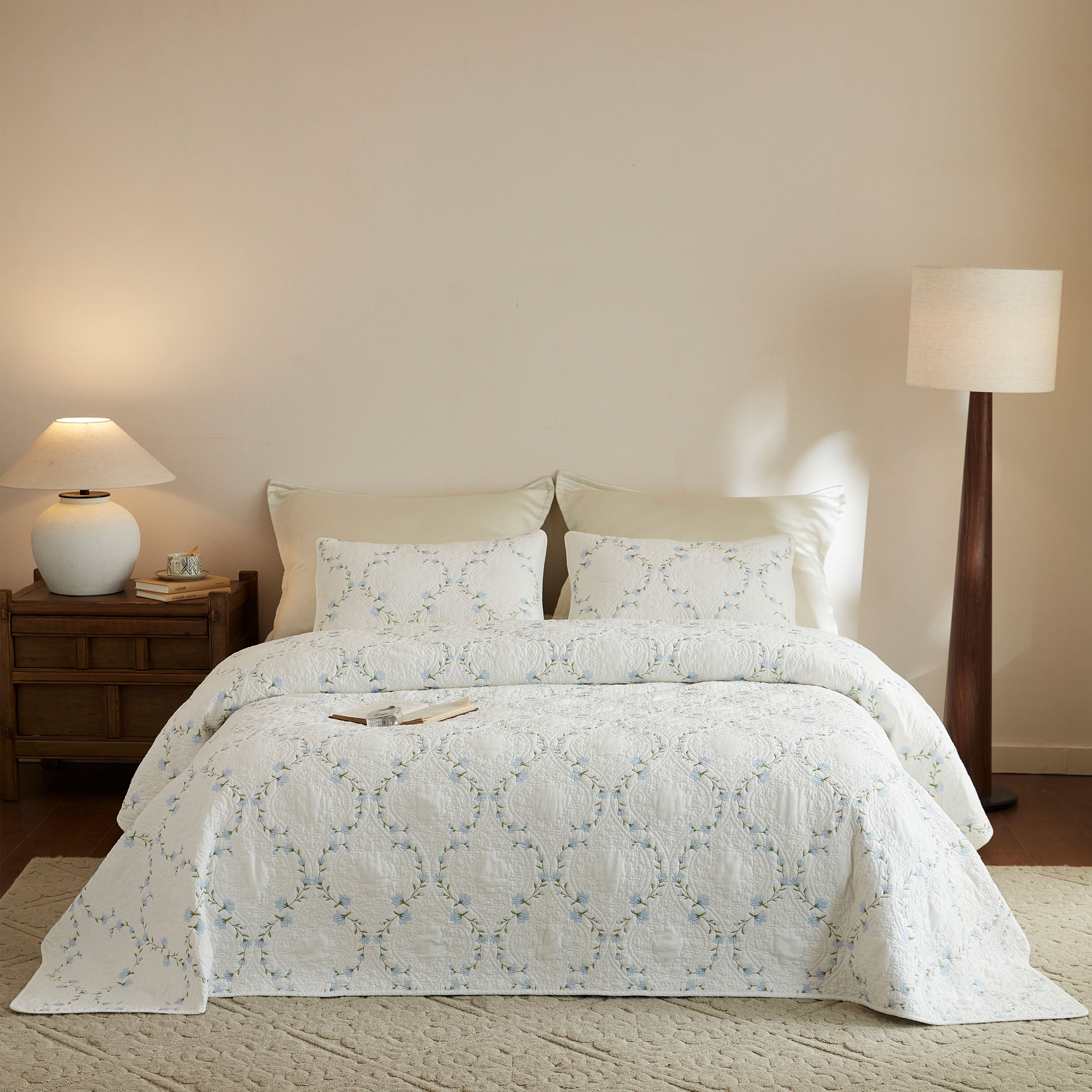 3 Piece 100% Cotton Embroidered Floral Quilt Set – Vintage Farmhouse Bedspread