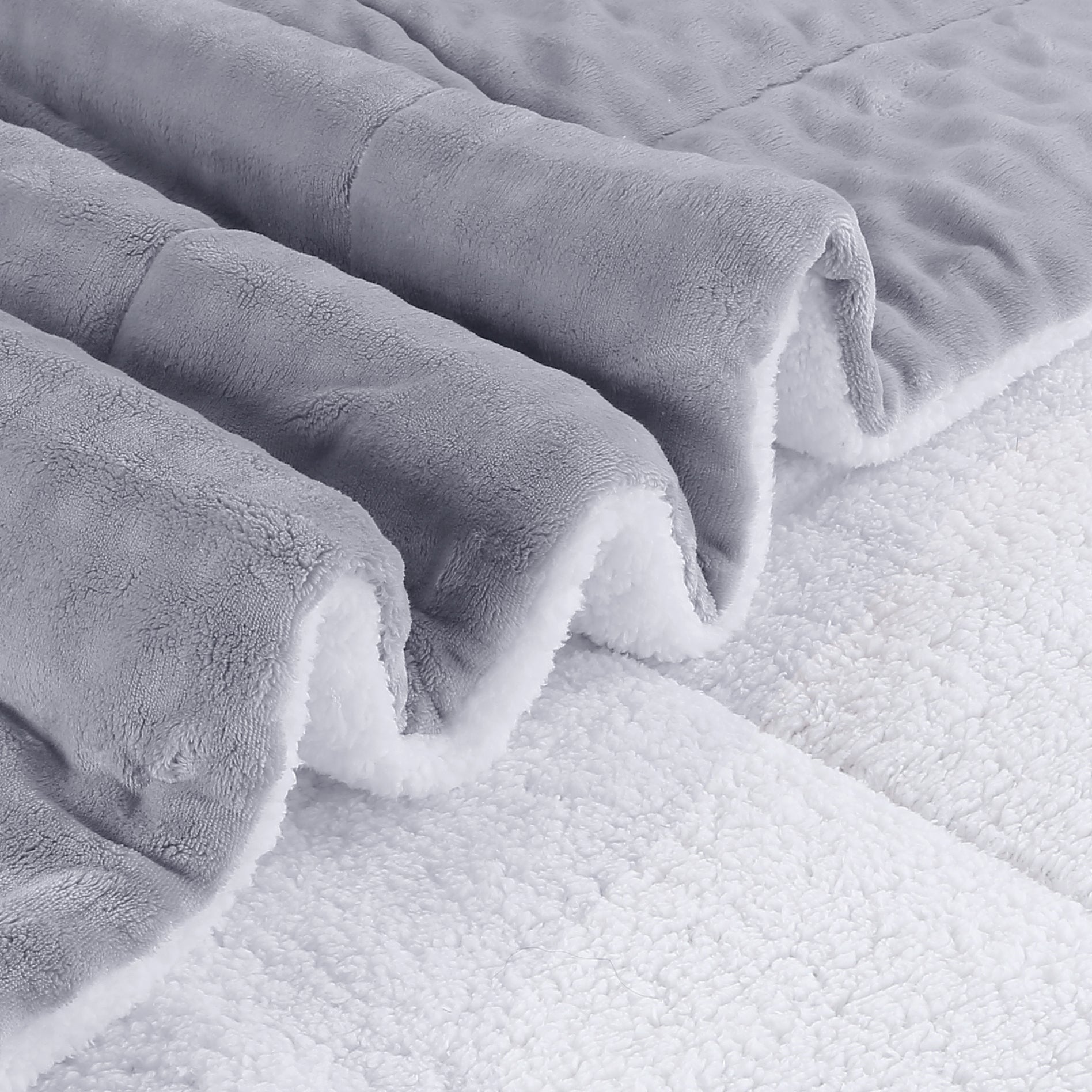 3 Piece Plush Flannel Comforter Set – Soft Bubble Velvet