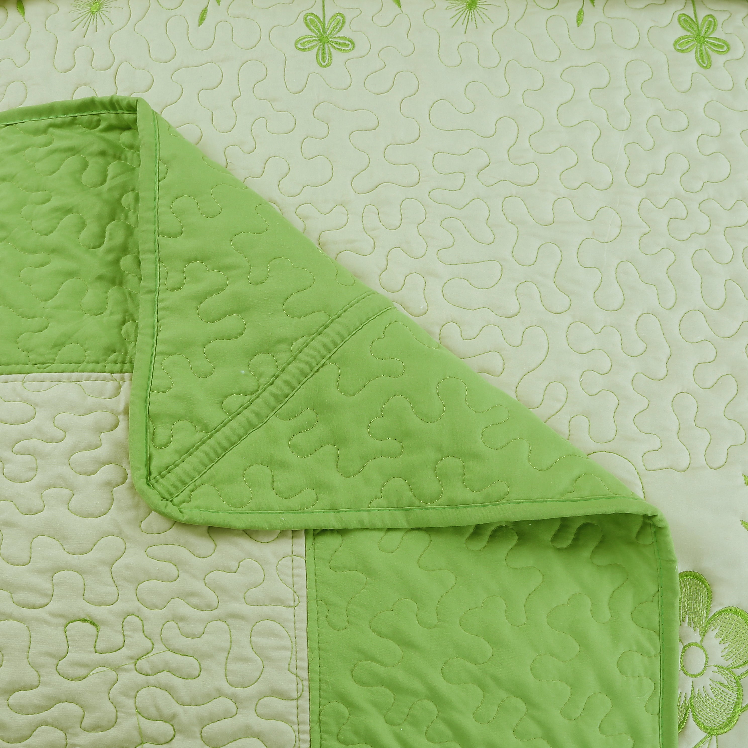 3 Piece Queen Size Embroidered Floral Quilt Bedspread Set