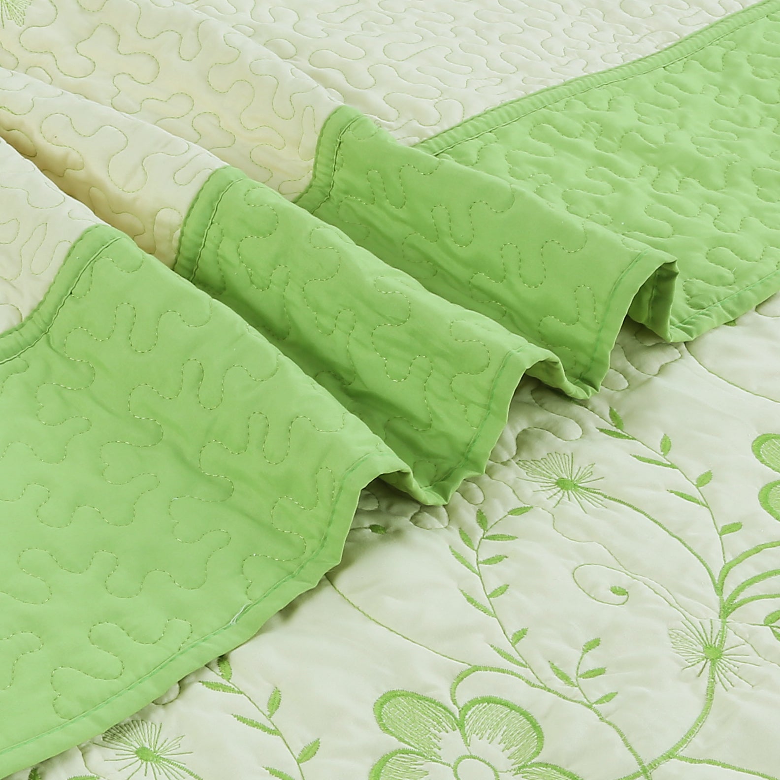 3 Piece Queen Size Embroidered Floral Quilt Bedspread Set