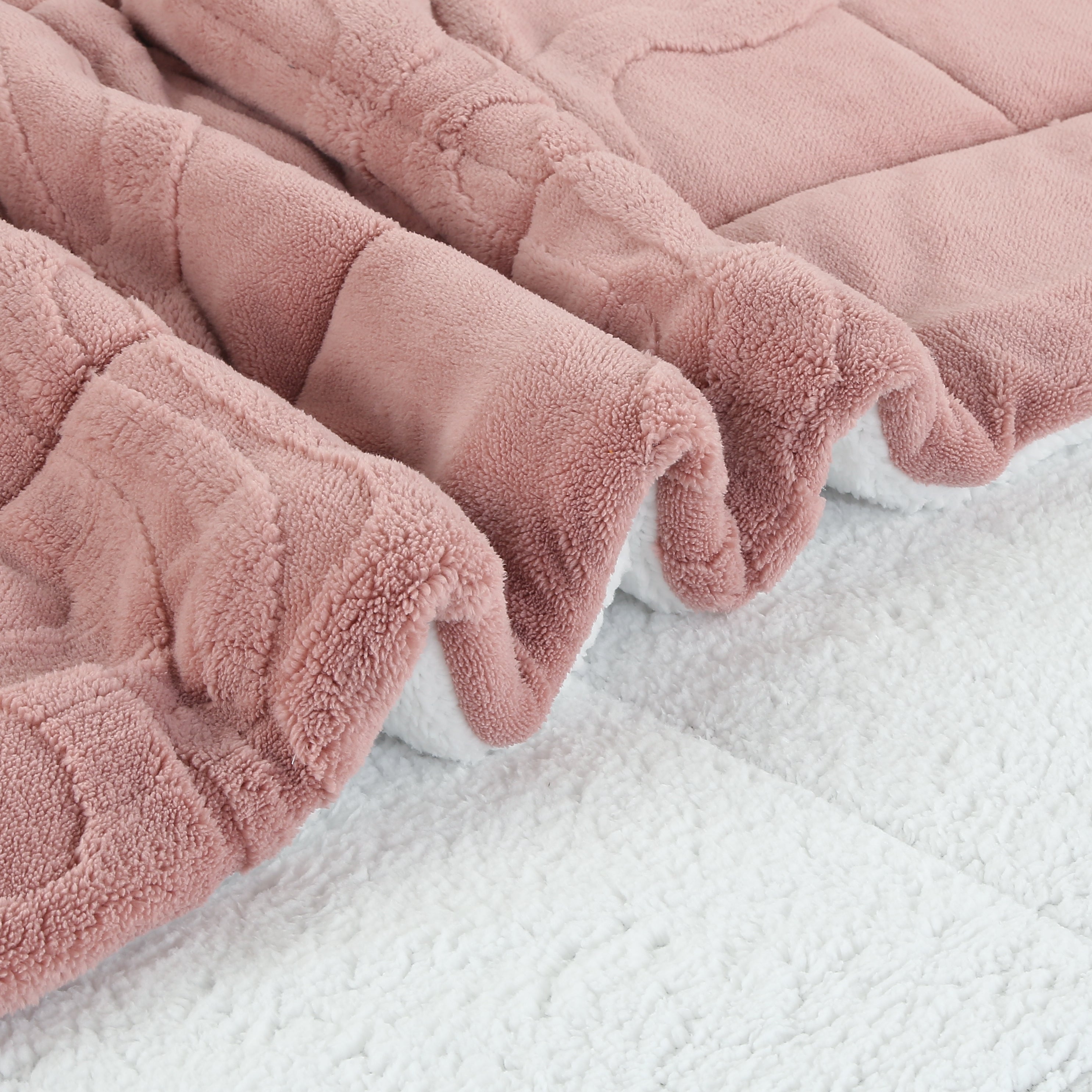 Luxury 3 Piece Wave Jacquard Plush Comforter Set MEW