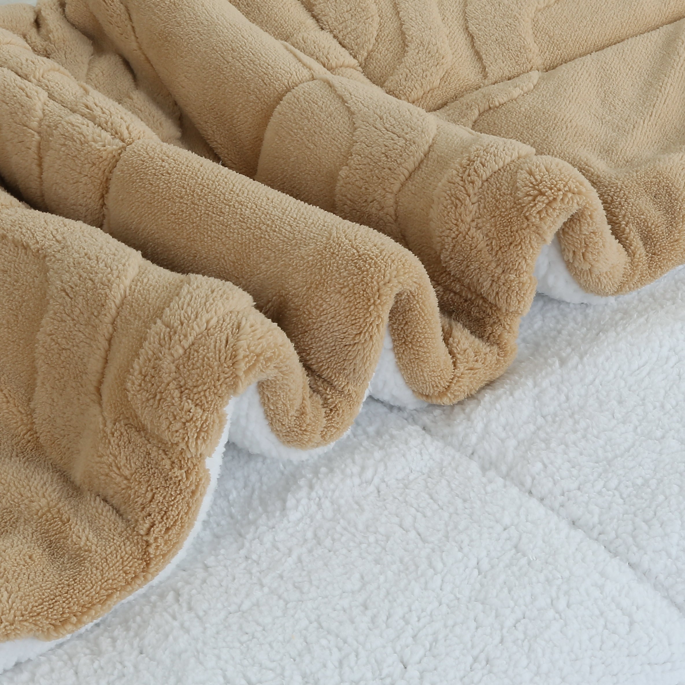 Luxury 3 Piece Wave Jacquard Plush Comforter Set MEW