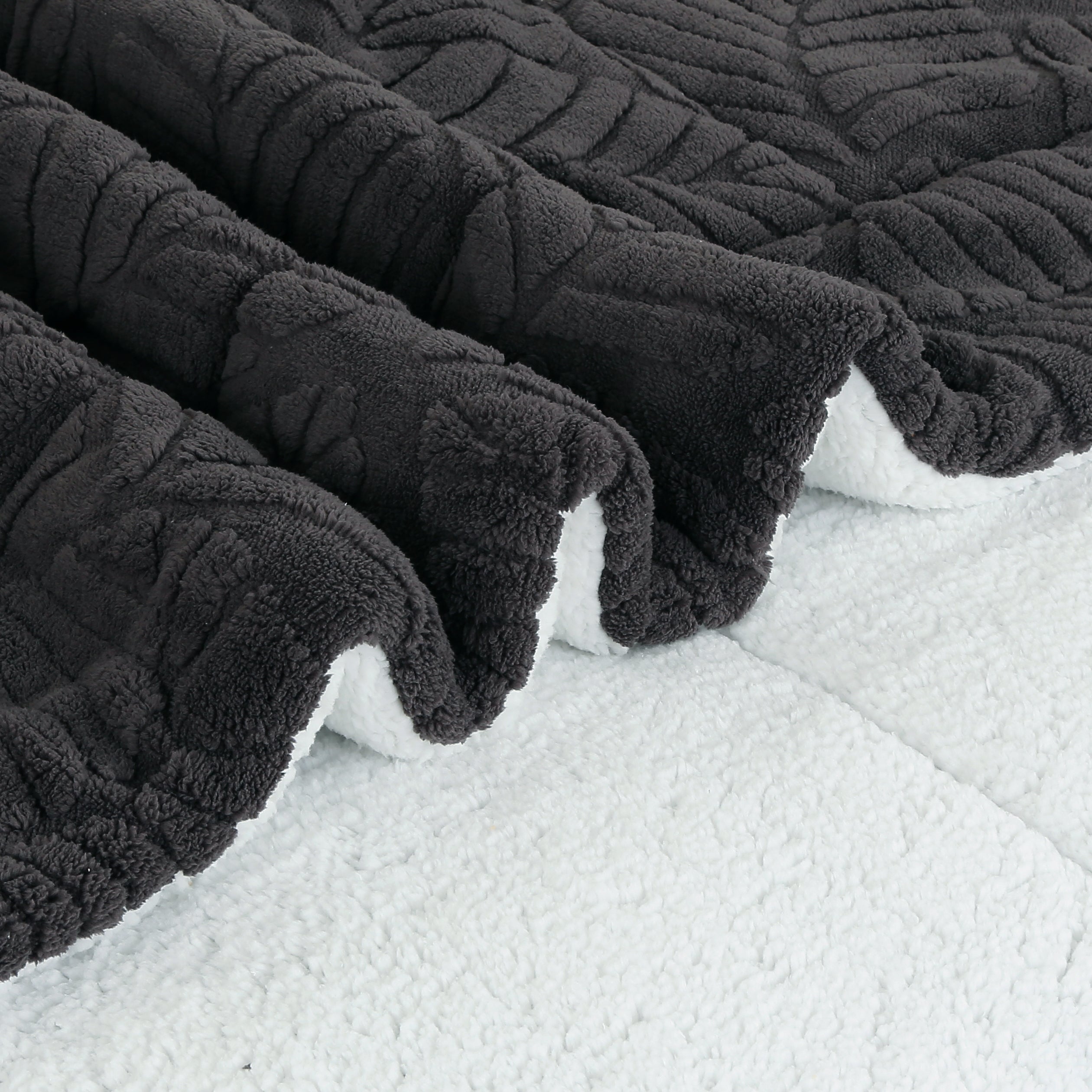 Soft 3 Piece Leaf Pattern Jacquard Plush Comforter Set MEL