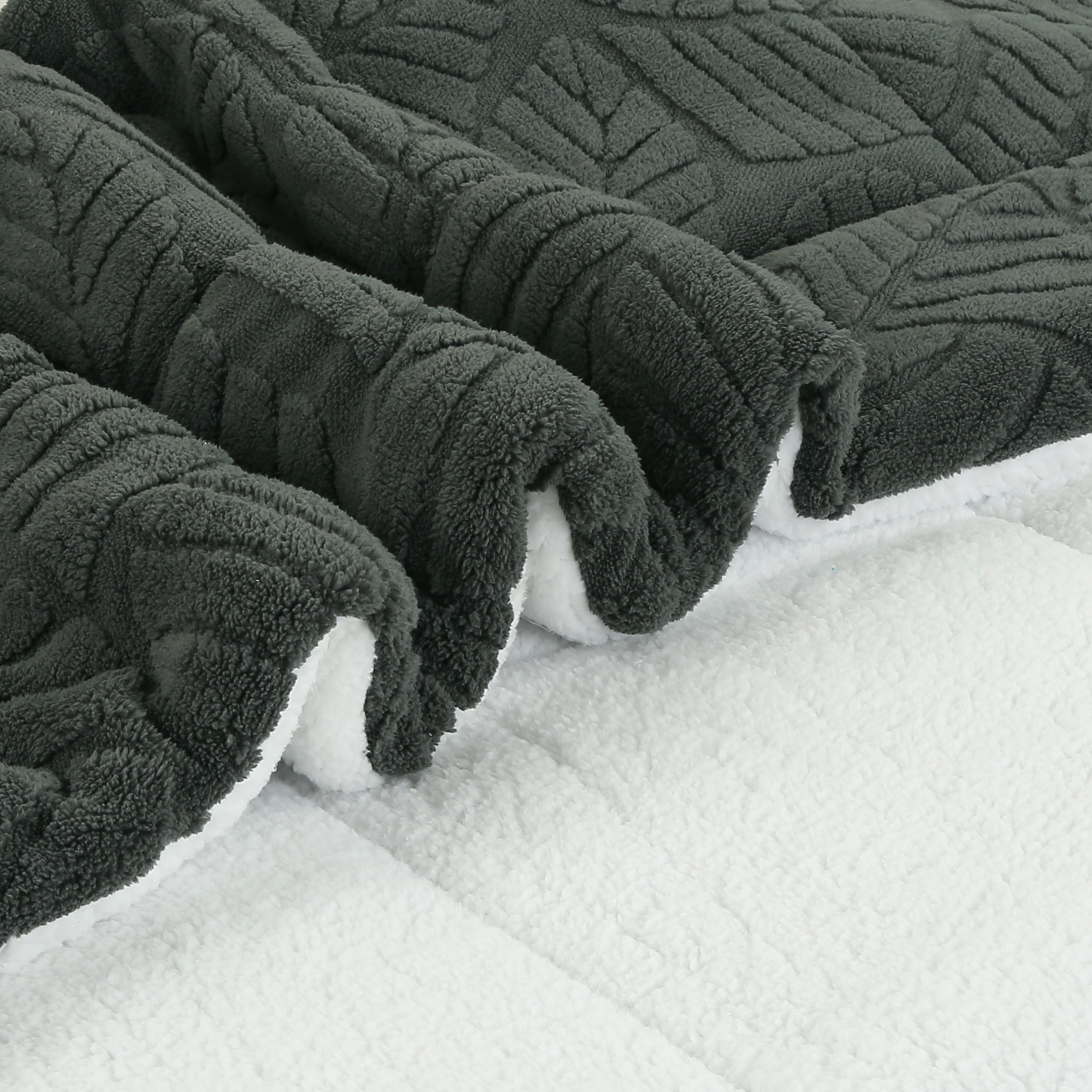Soft 3 Piece Leaf Pattern Jacquard Plush Comforter Set MEL