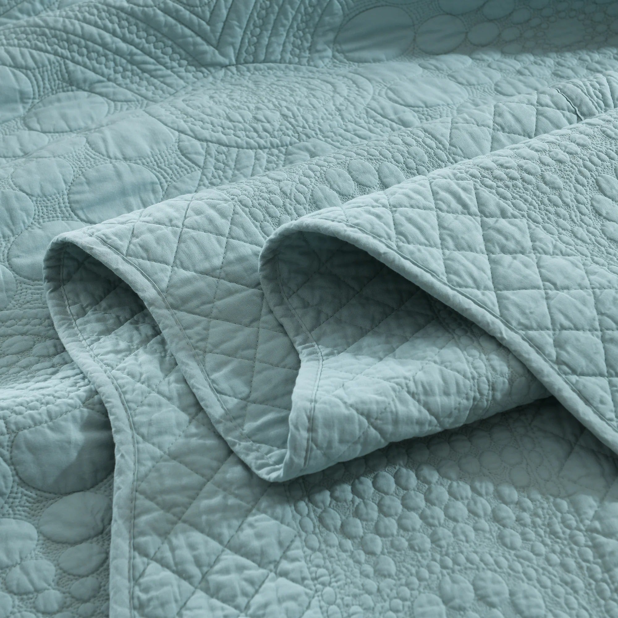 3 Piece 100% Cotton Embroidered Quilt Set – Elegant Matelassé Bedspread
