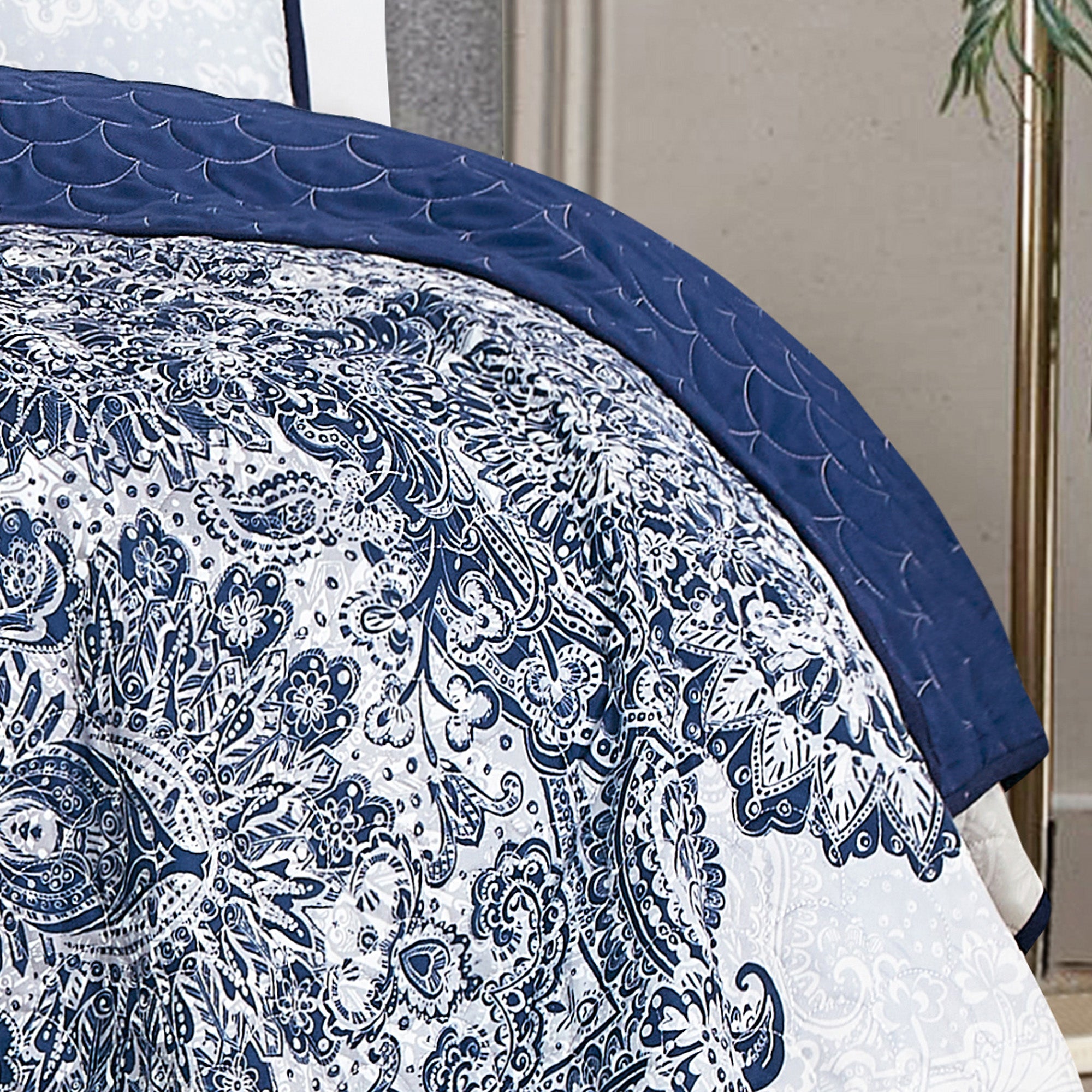 3 Piece Lightweight Reversible Navy Medallion Quilt Bedspread Set JB22985