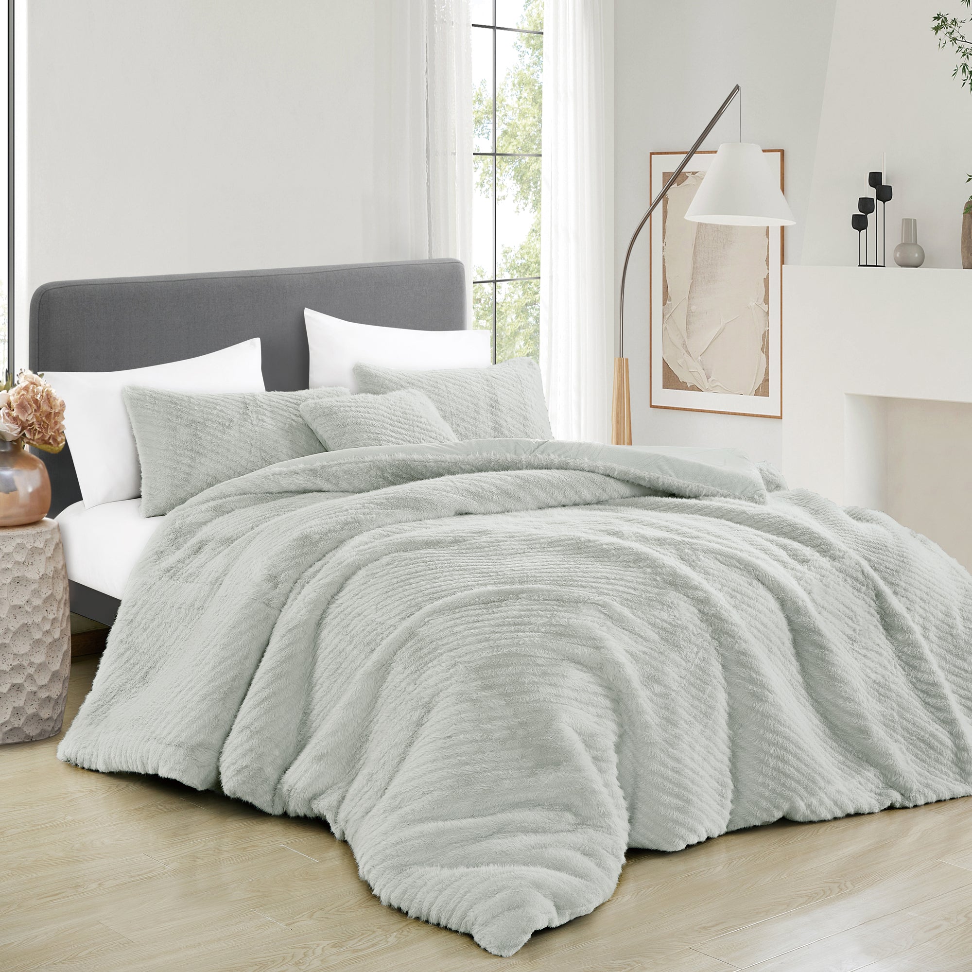 4-Piece Textured Diagonal Stripe Faux Fur Comforter Set with Velvet Backing