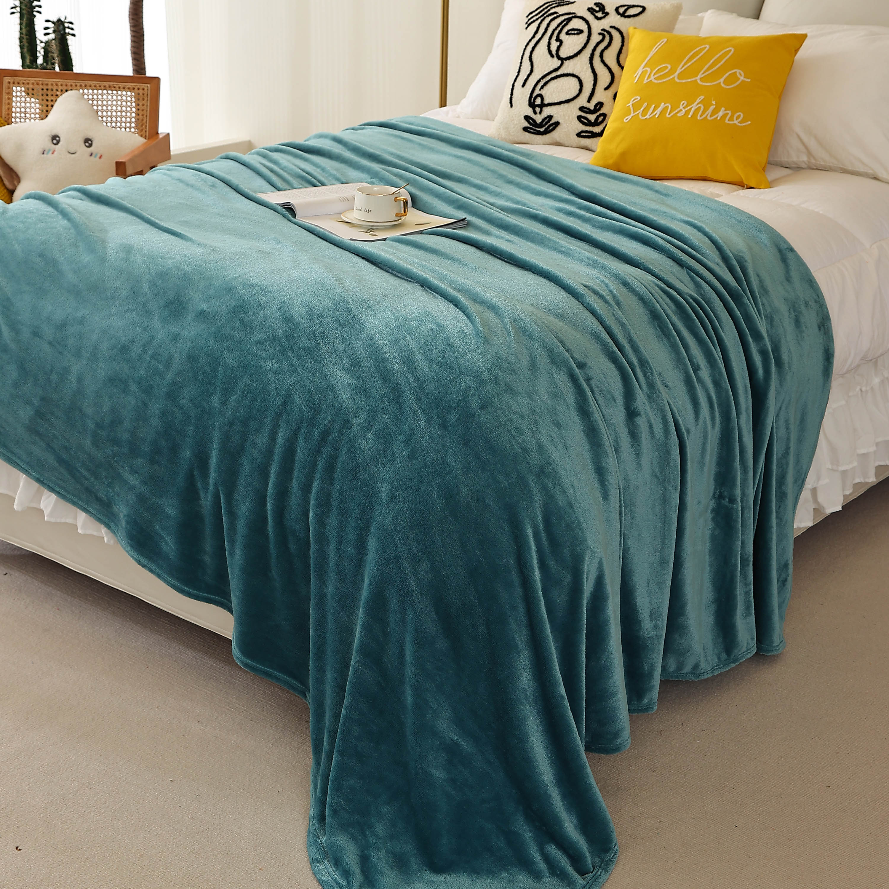 King Size Flannel Fleece Throw Blanket 240GSM Soft Lightweight Plush Cozy Bed Blanket 102 x 90 Inches