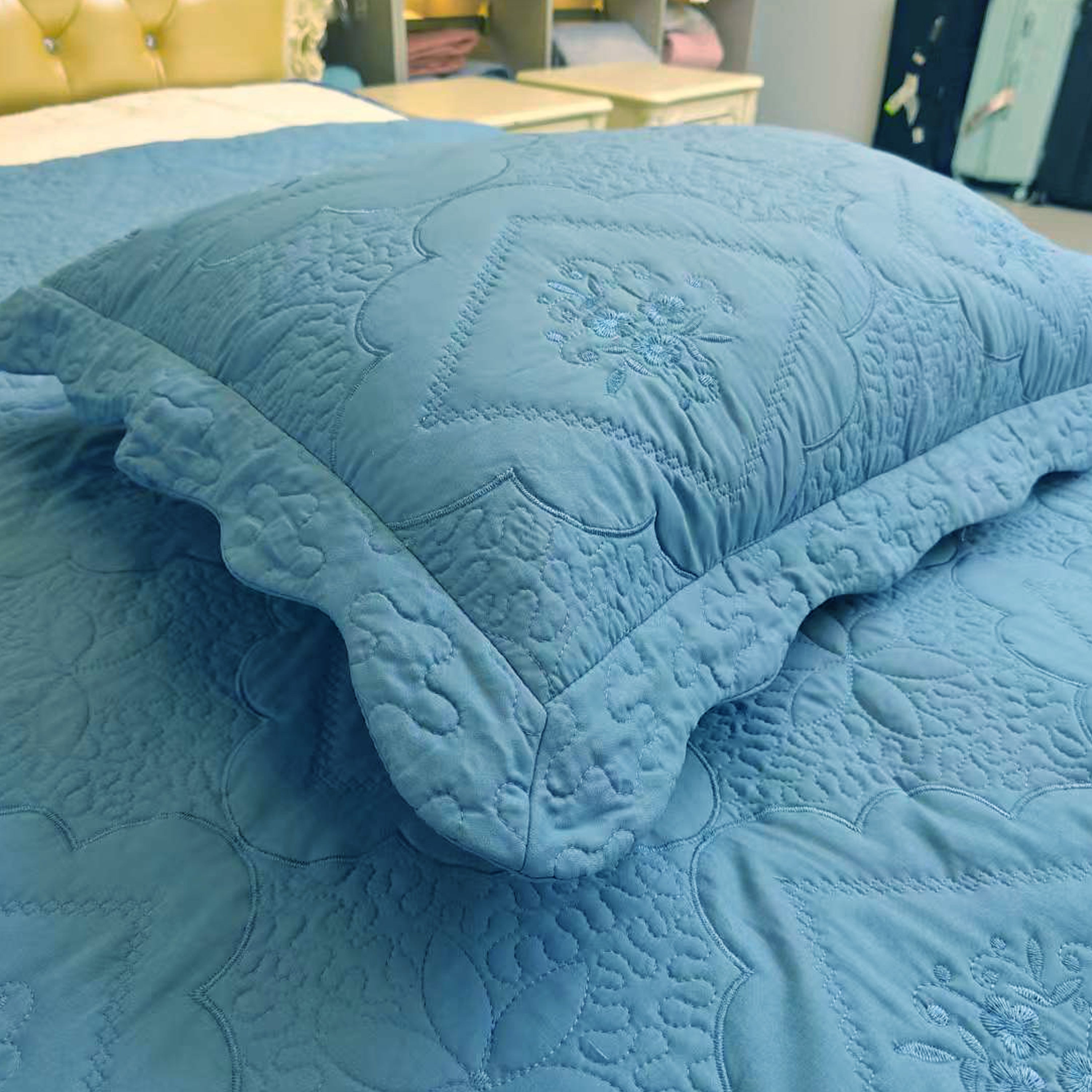 3 Piece Floral Embroidered Quilted Bedspread Set