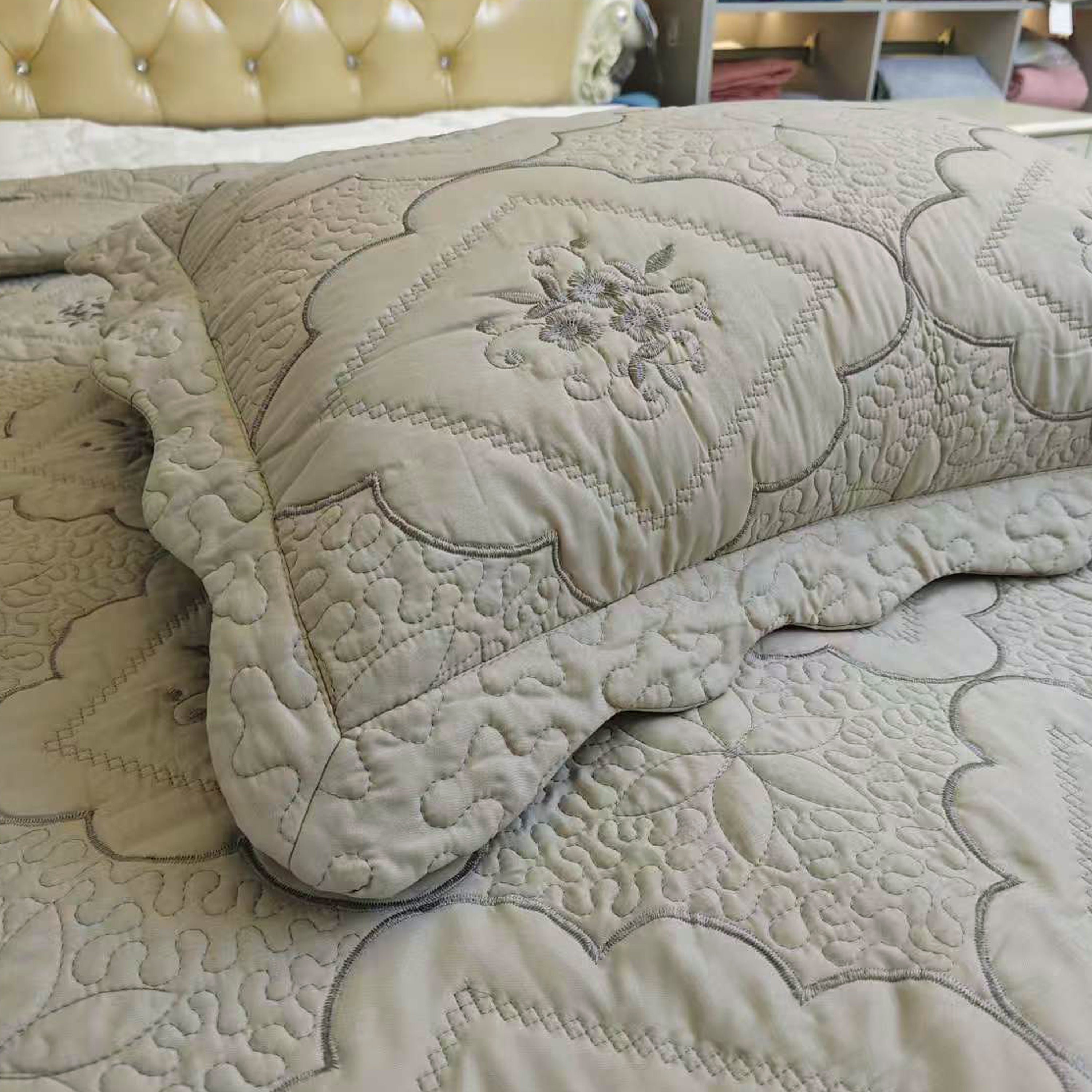 3 Piece Floral Embroidered Quilted Bedspread Set