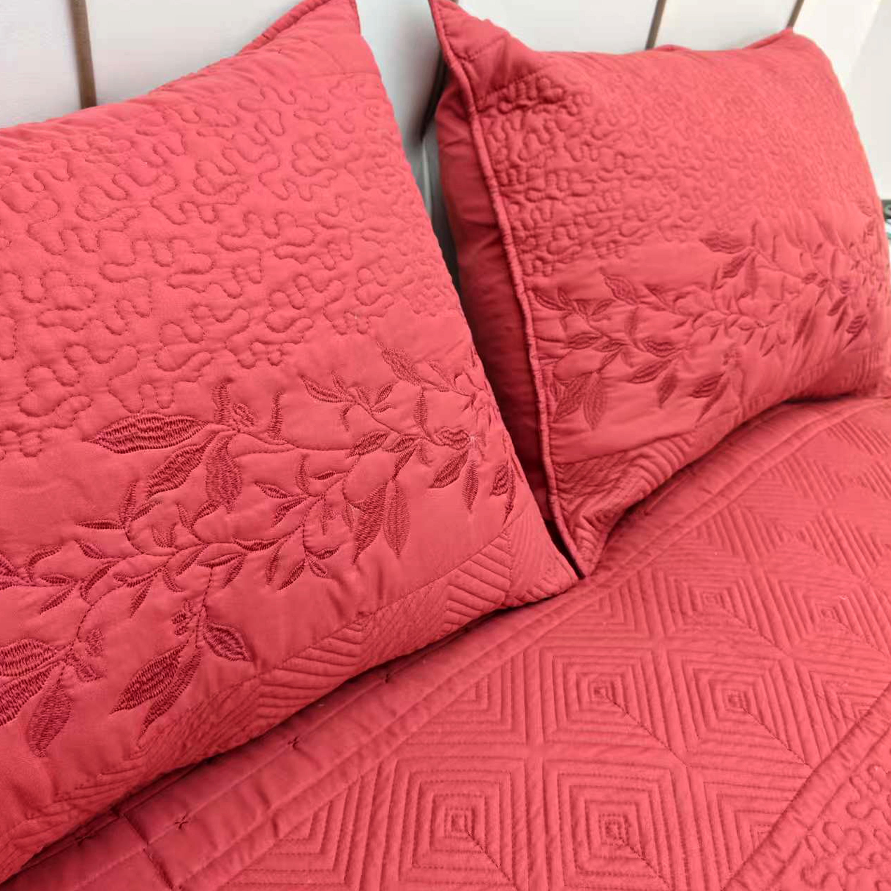 3 Piece Elegant Embroidered Quilt Set – Textured Floral & Geometric Bedspread