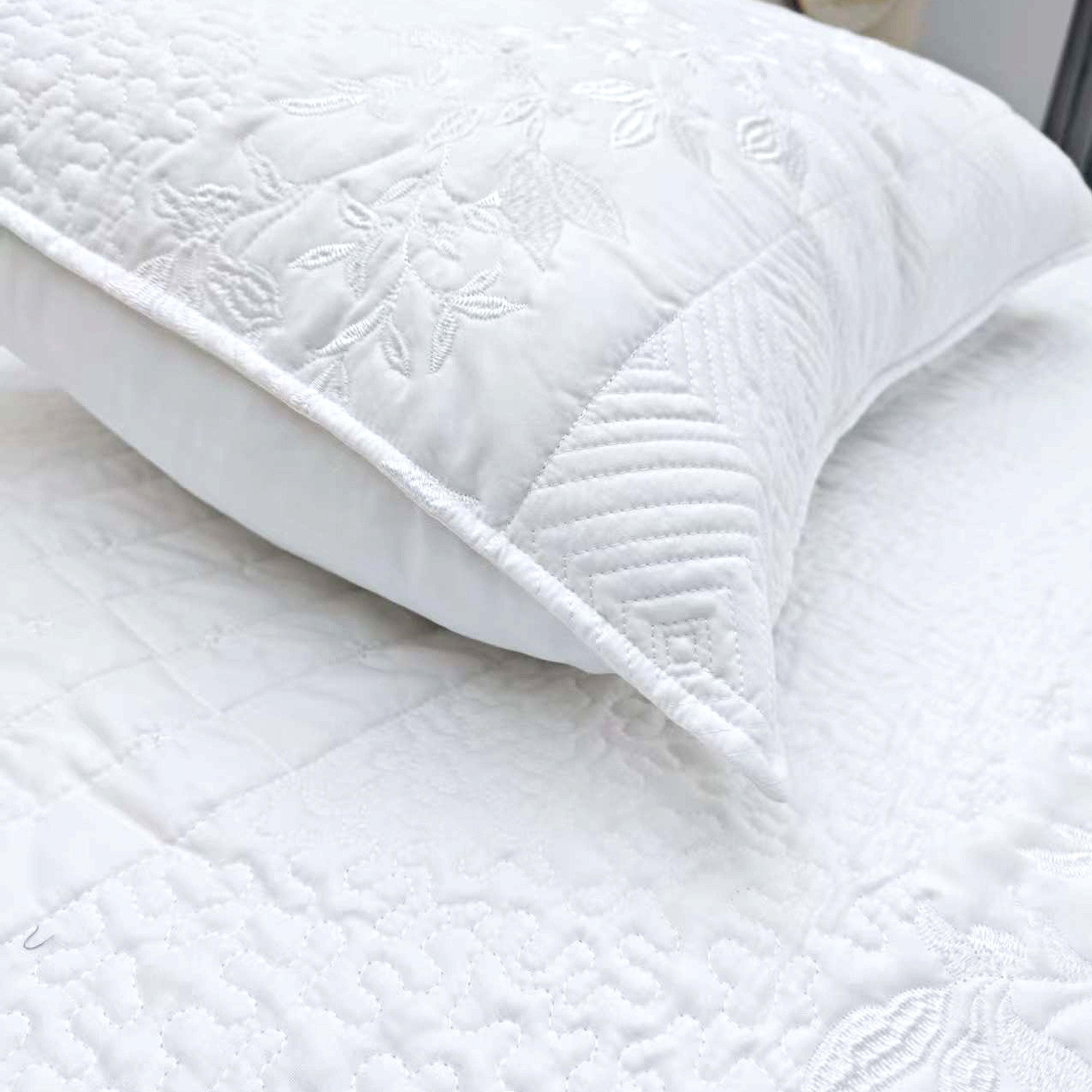 3 Piece Elegant Embroidered Quilt Set – Textured Floral & Geometric Bedspread