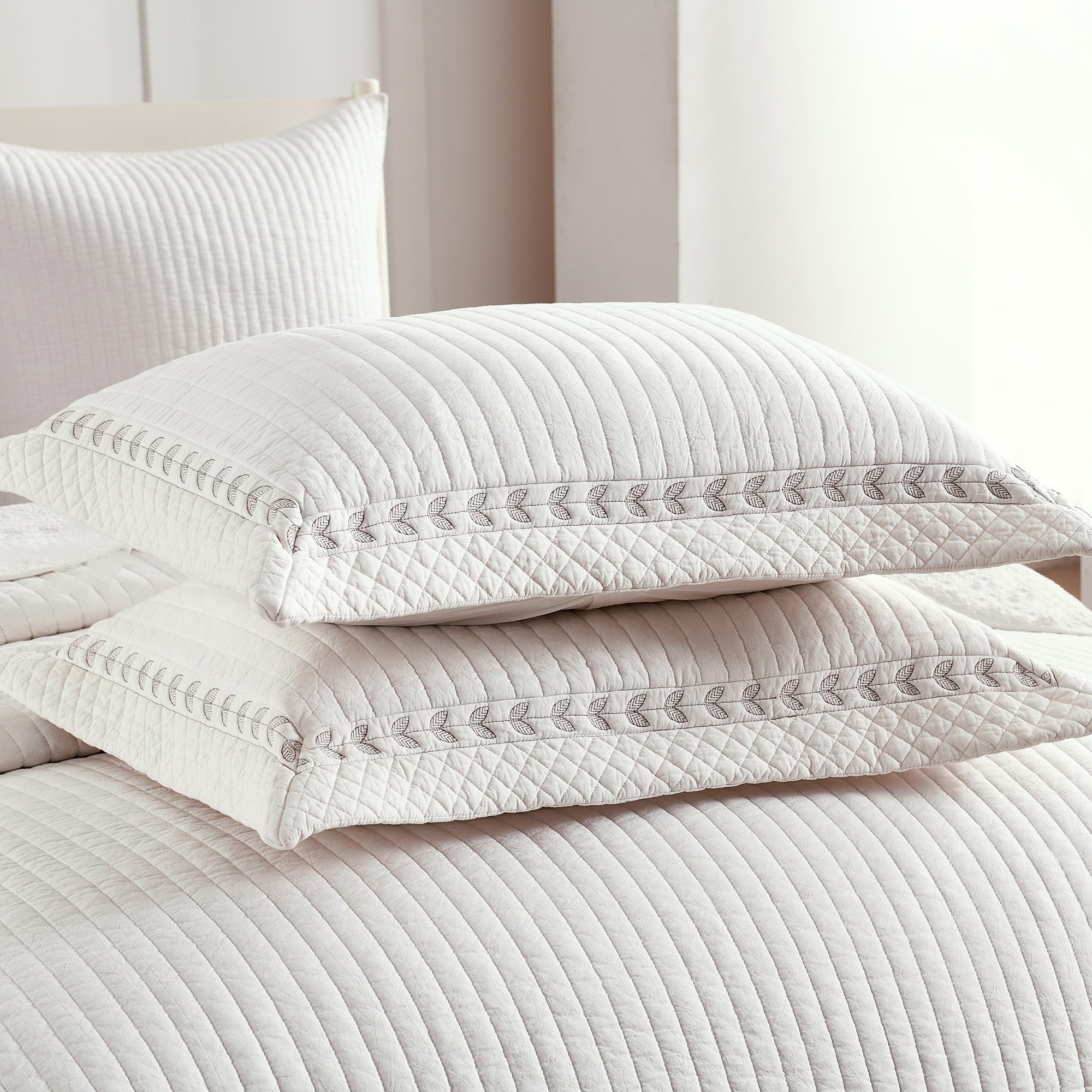 3 Piece 100% Cotton White Stripe Quilt Set – Classic Embroidered Bedspread TC150