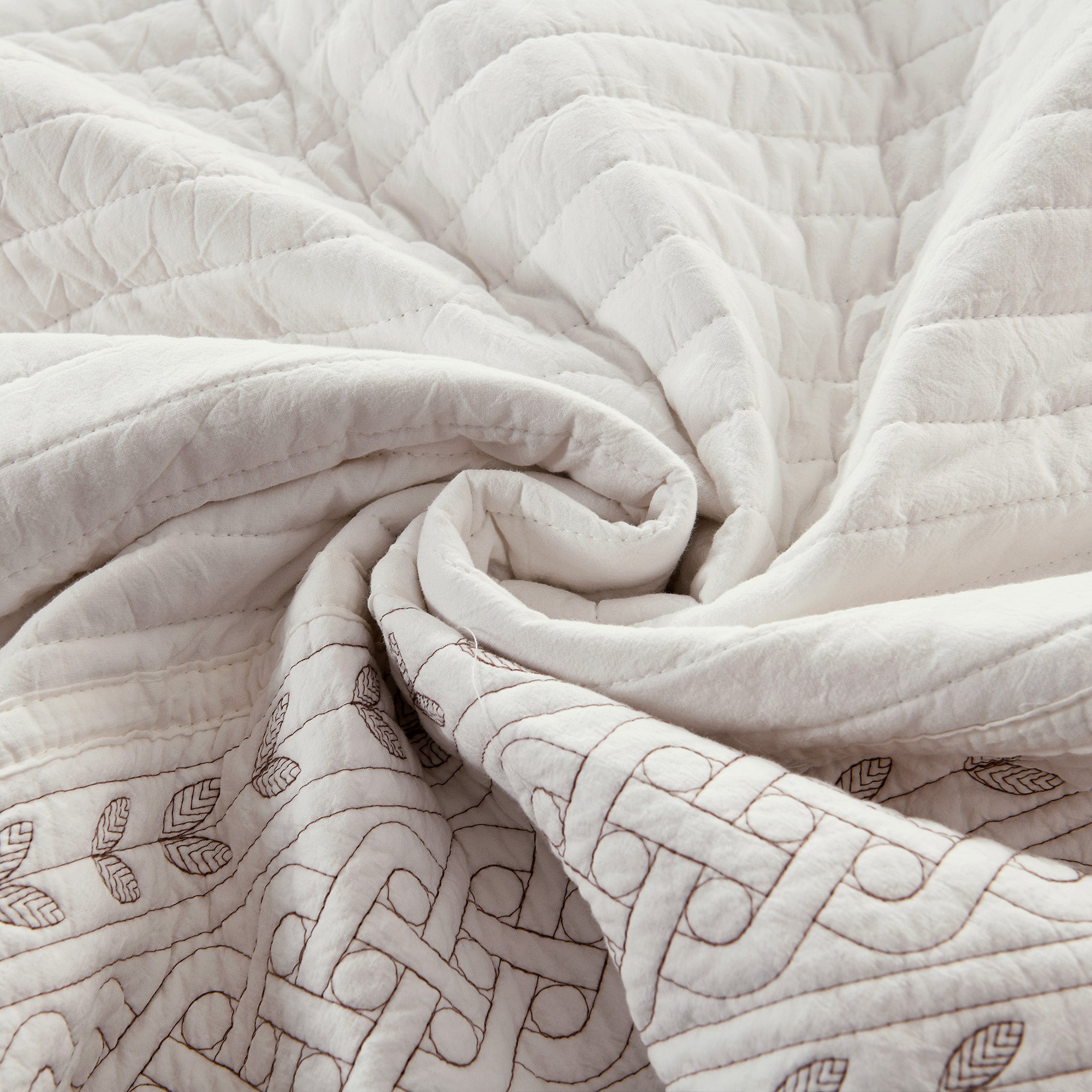 3 Piece 100% Cotton White Stripe Quilt Set – Classic Embroidered Bedspread TC150