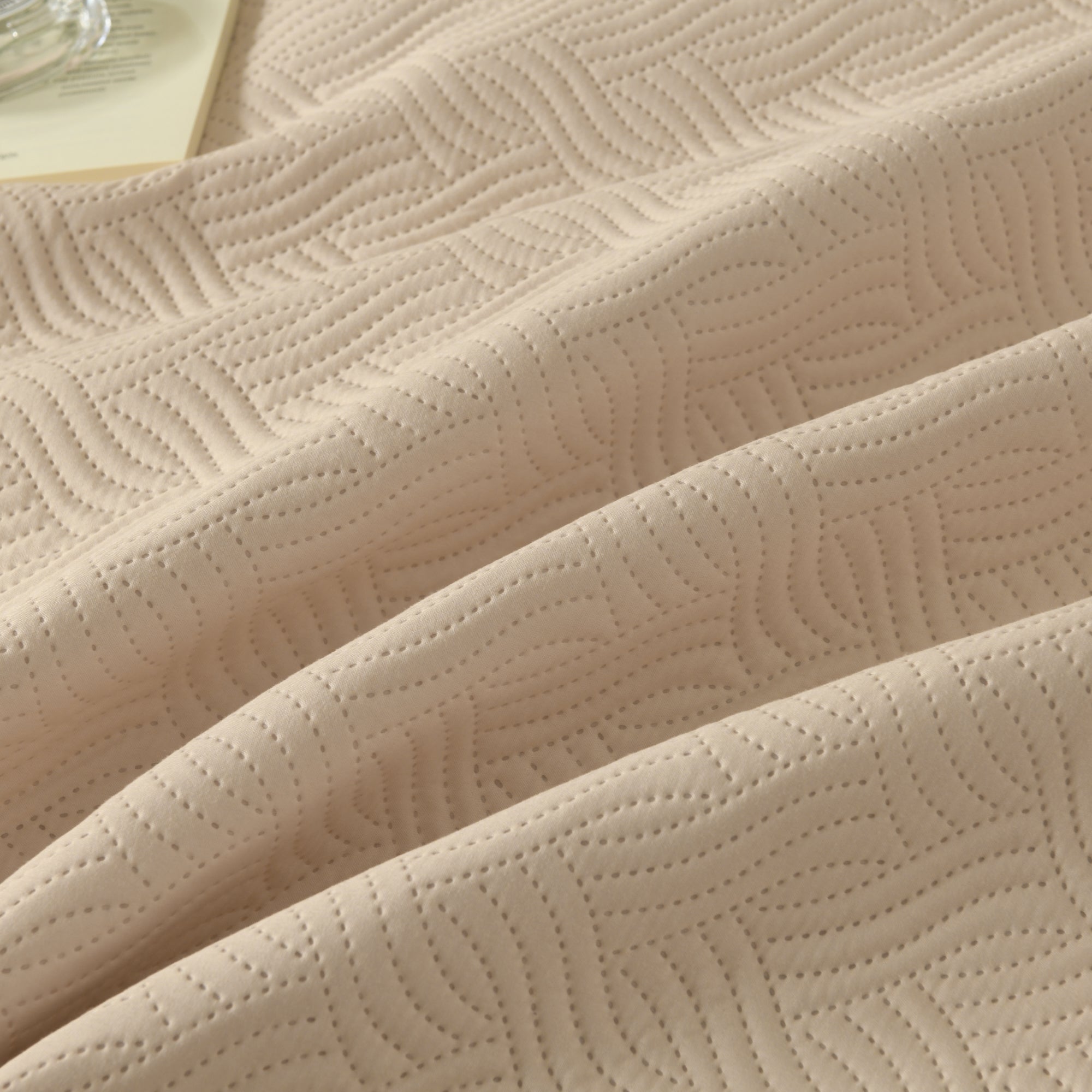 100% Polyester Ultrasonic Quilted Lightweight Quilt Bedspread Set