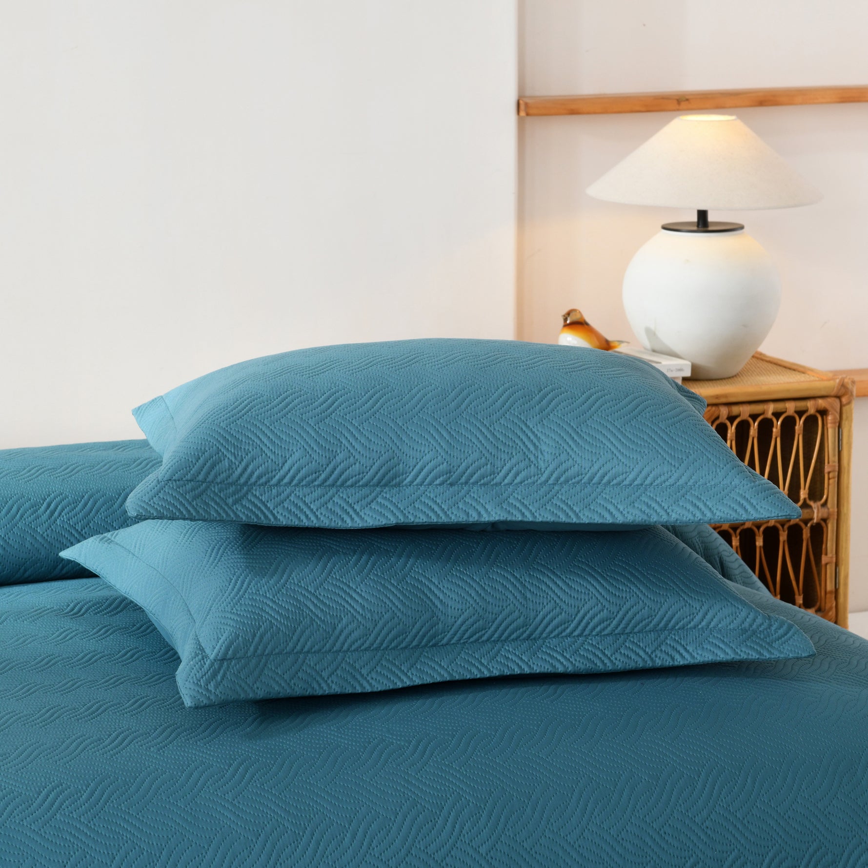100% Polyester Ultrasonic Quilted Lightweight Quilt Bedspread Set