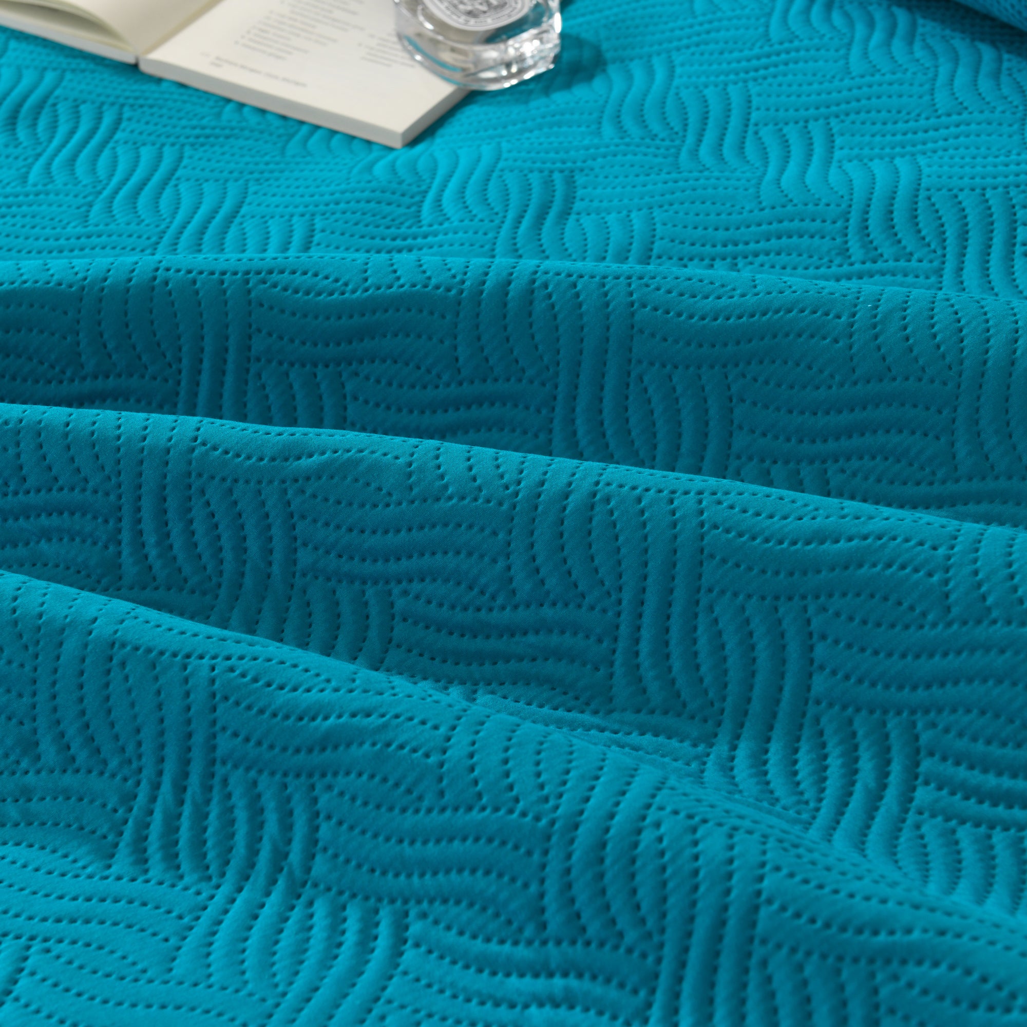 100% Polyester Ultrasonic Quilted Lightweight Quilt Bedspread Set