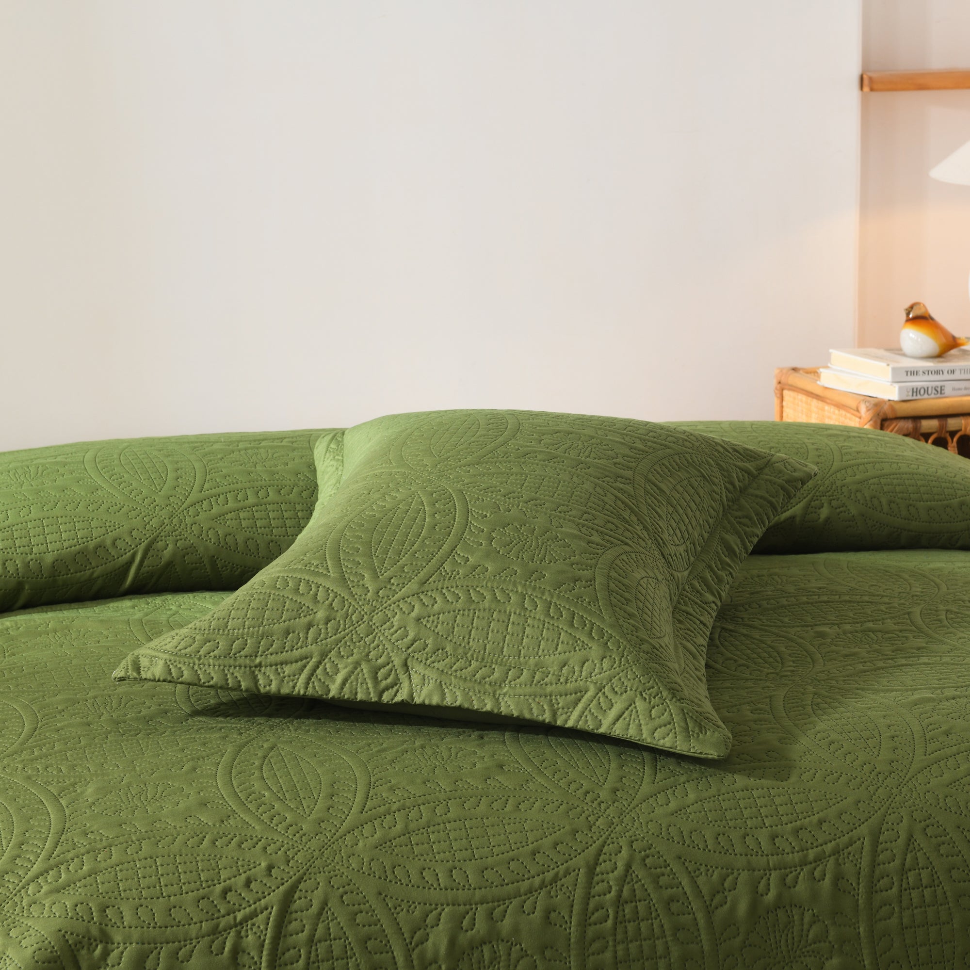 100% Polyester Ultrasonic Quilted Lightweight Quilt Bedspread Set