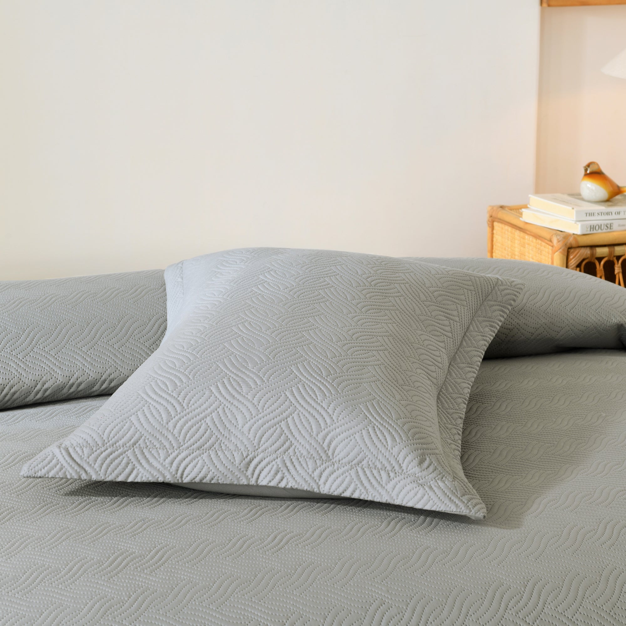 100% Polyester Ultrasonic Quilted Lightweight Quilt Bedspread Set