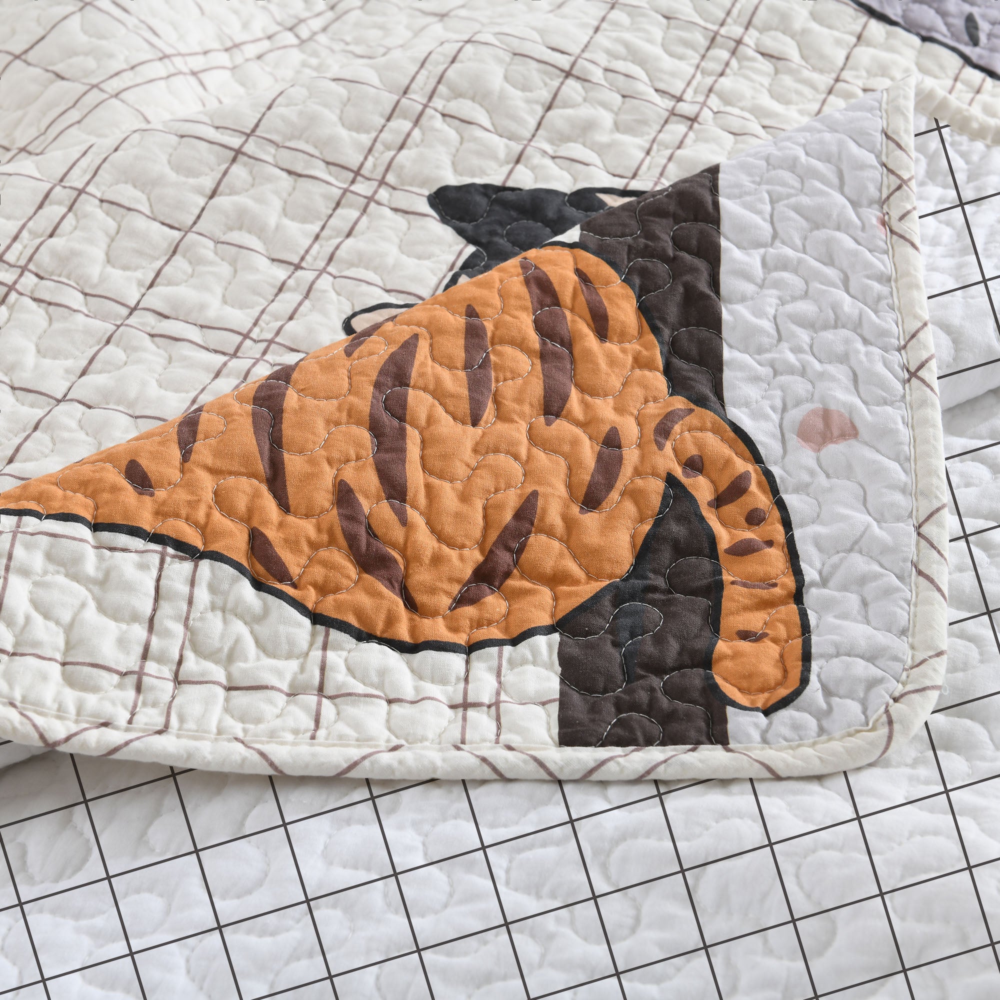 3 Piece Elegant Cat Silhouette Checkered Quilt Set Bedspread BY211