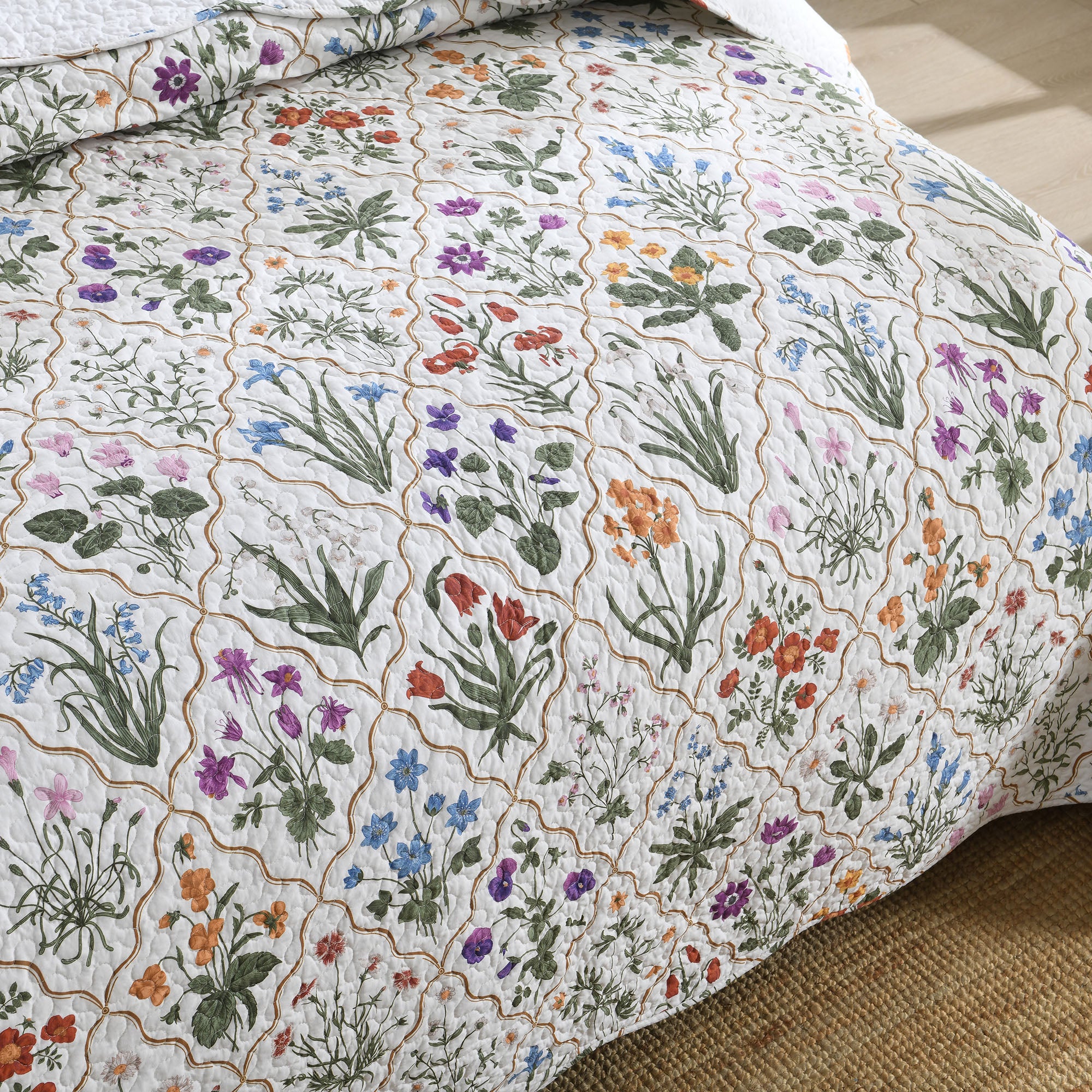 3 Piece Soft Polyester Floral Quilt Set - Botanical Print Quilted Bedspread