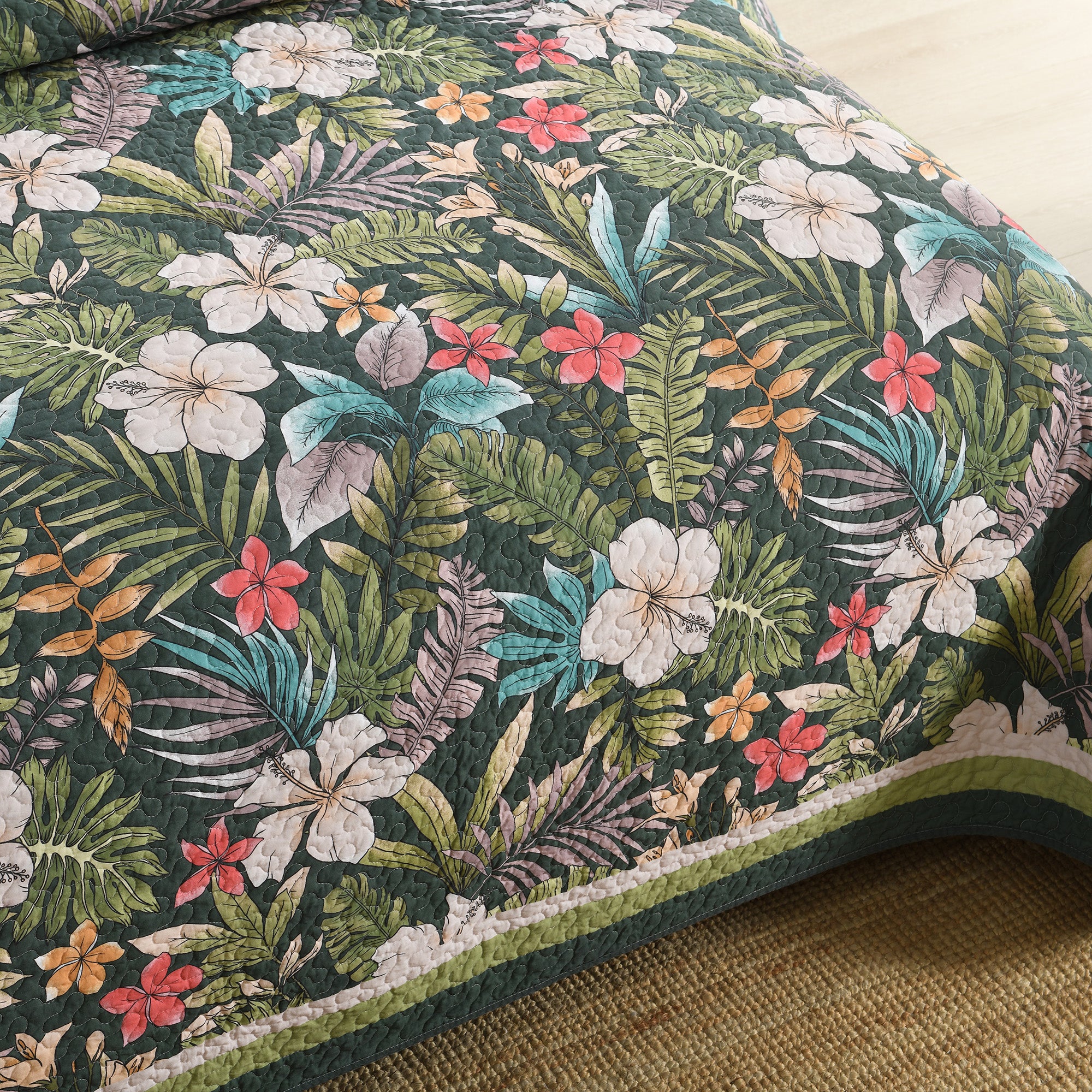 3 Piece Lightweight Polyester Tropical Leaf and Flower Quilt Bedspread Set BY223