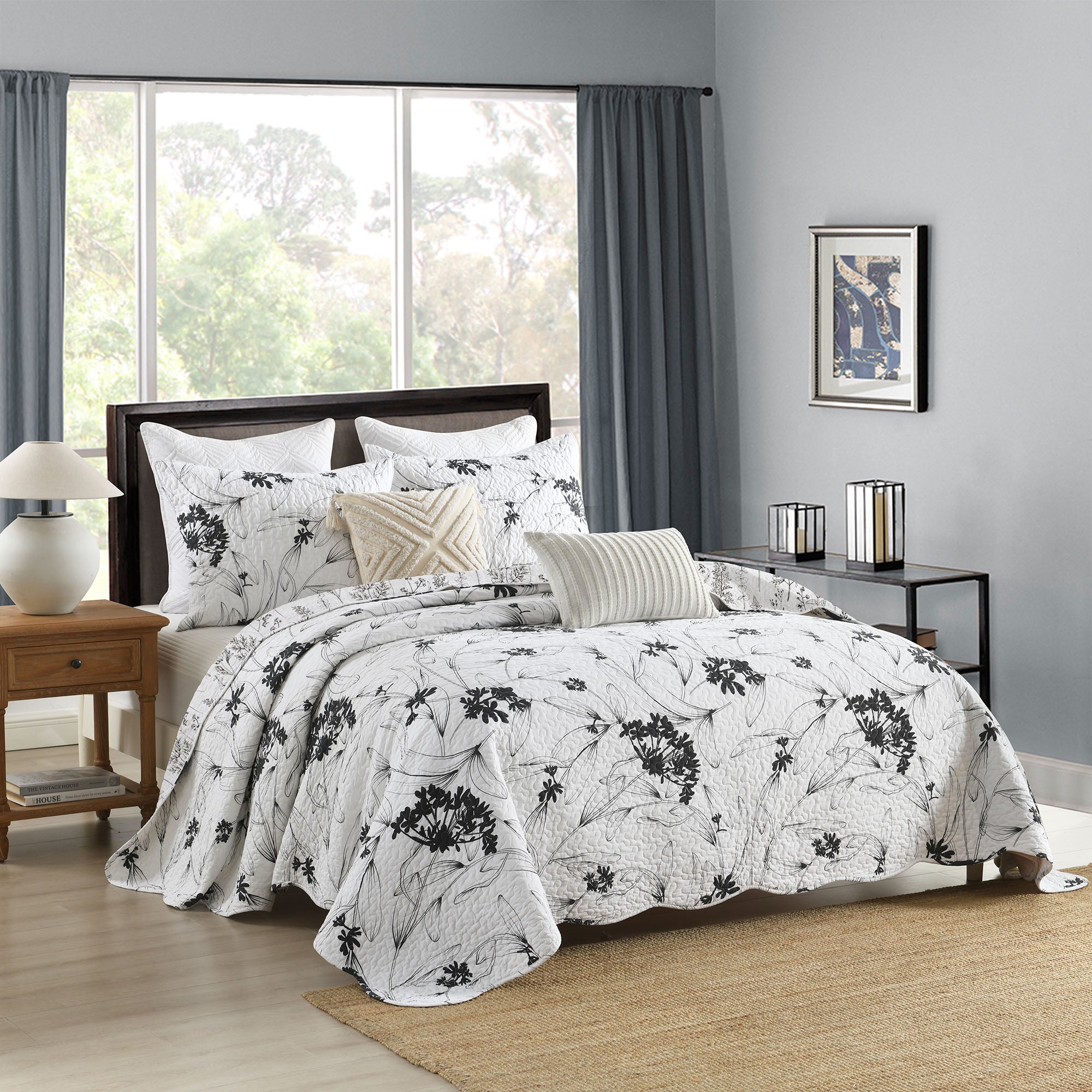 3 Piece Polyester Black and White Botanical Floral Quilt Bedspread Set BY222