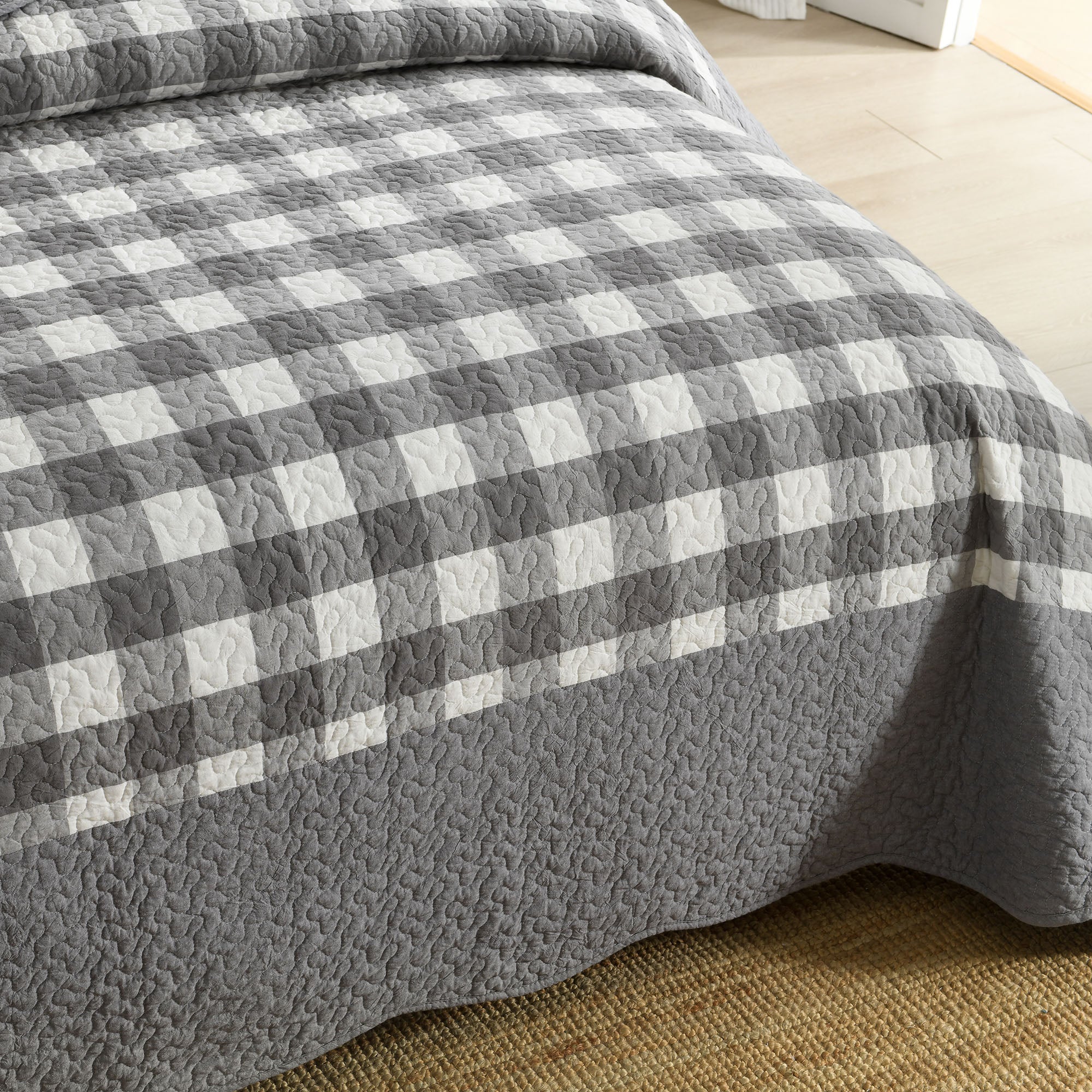 3 Piece Gray and White Checkered Quilt Set Bedspread BY213