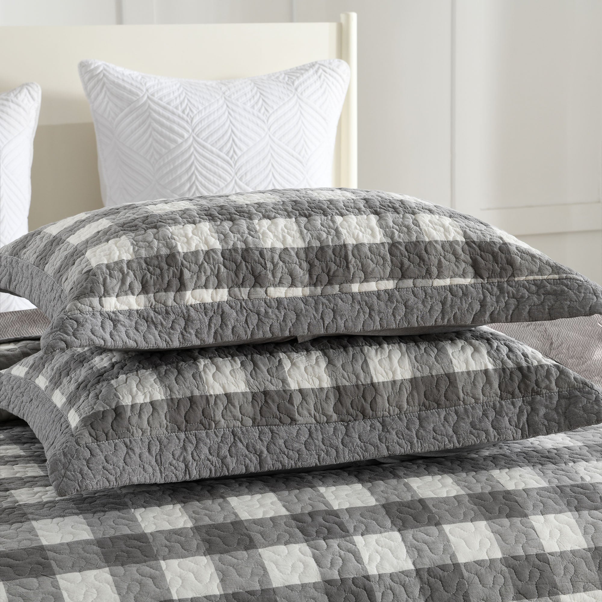 3 Piece Gray and White Checkered Quilt Set Bedspread BY213