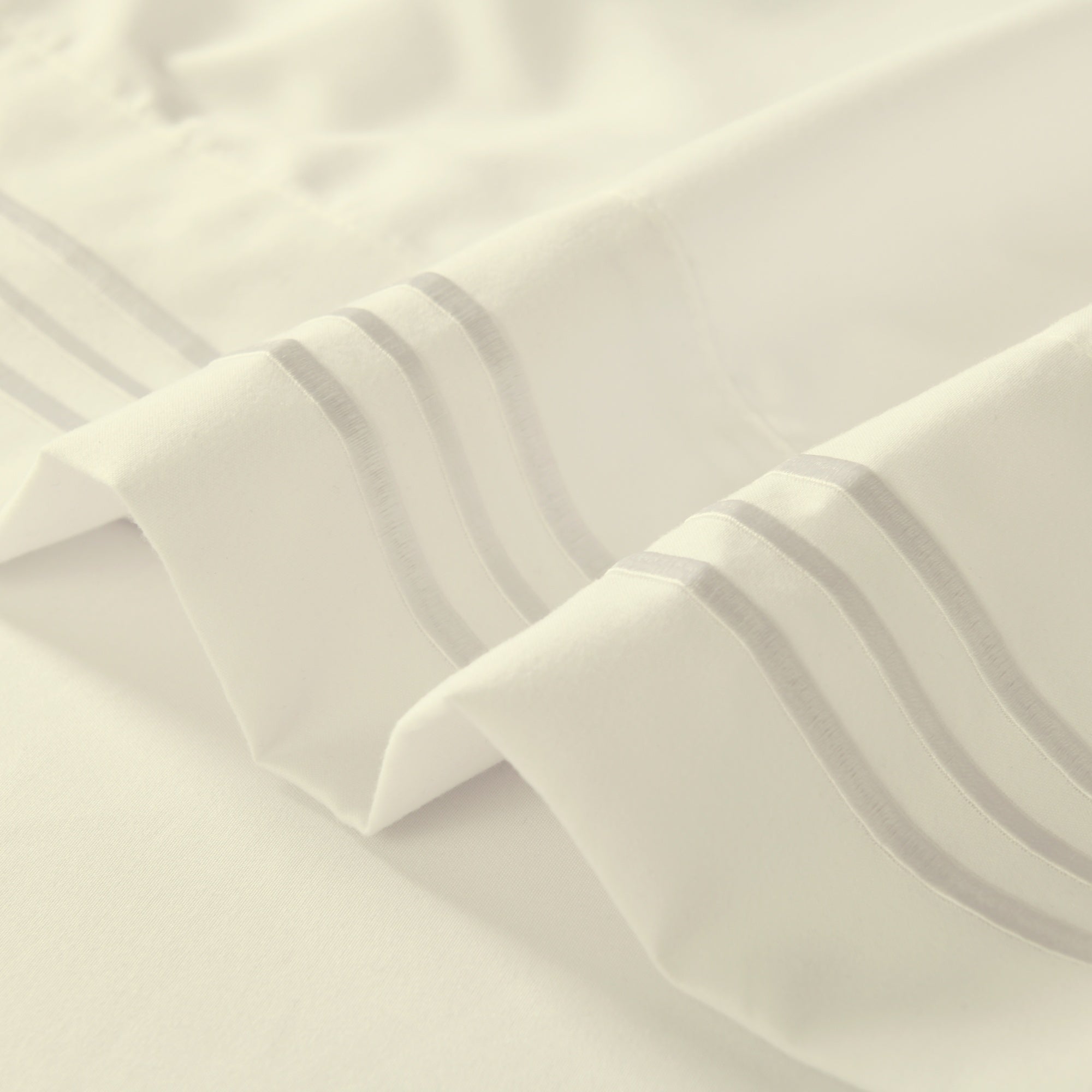 3/4 Piece Soft Solid Embroidered Bed Sheet Set Bedding Set
