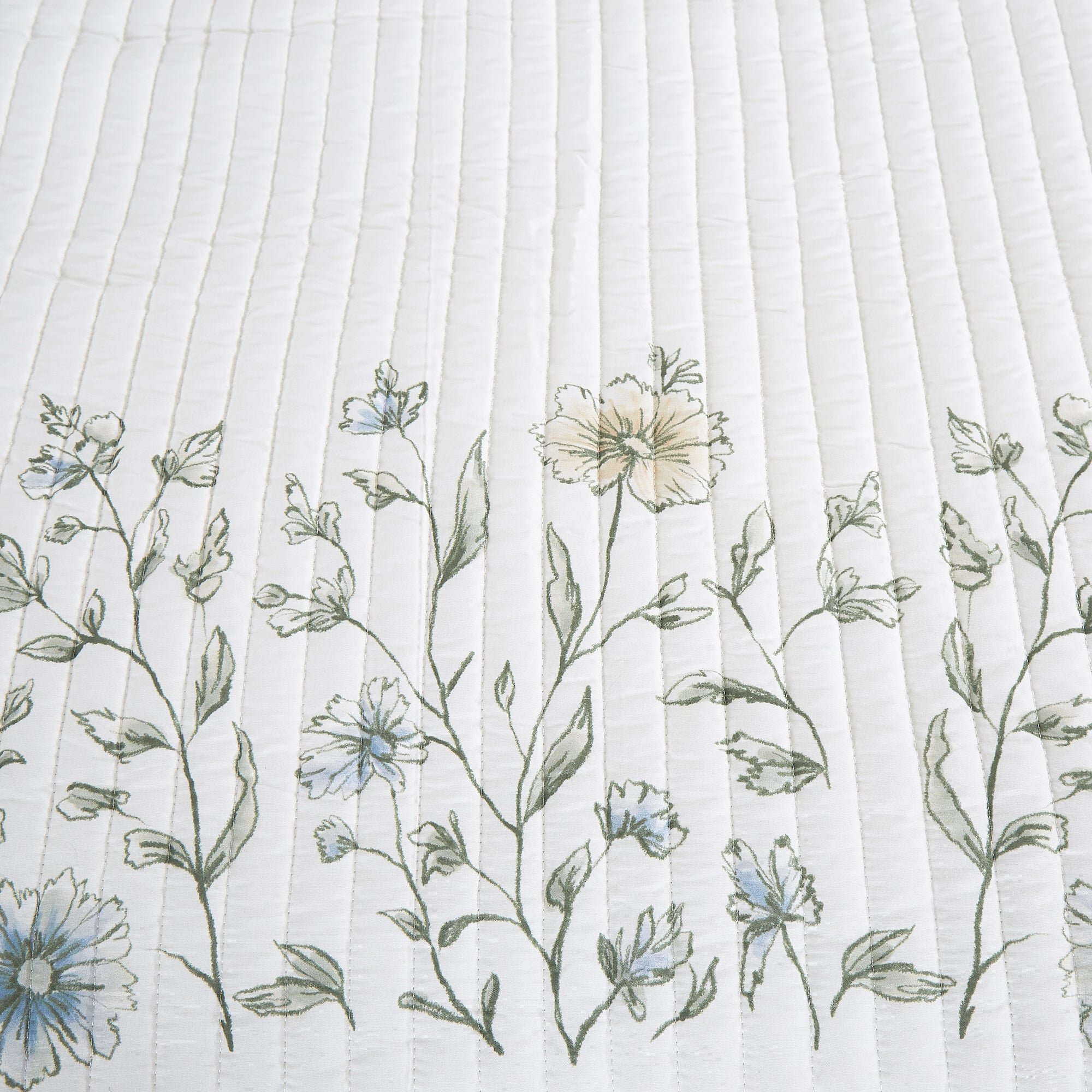 3 Piece Lightweight Quilt Bedspread Set Reversible Floral Botanical