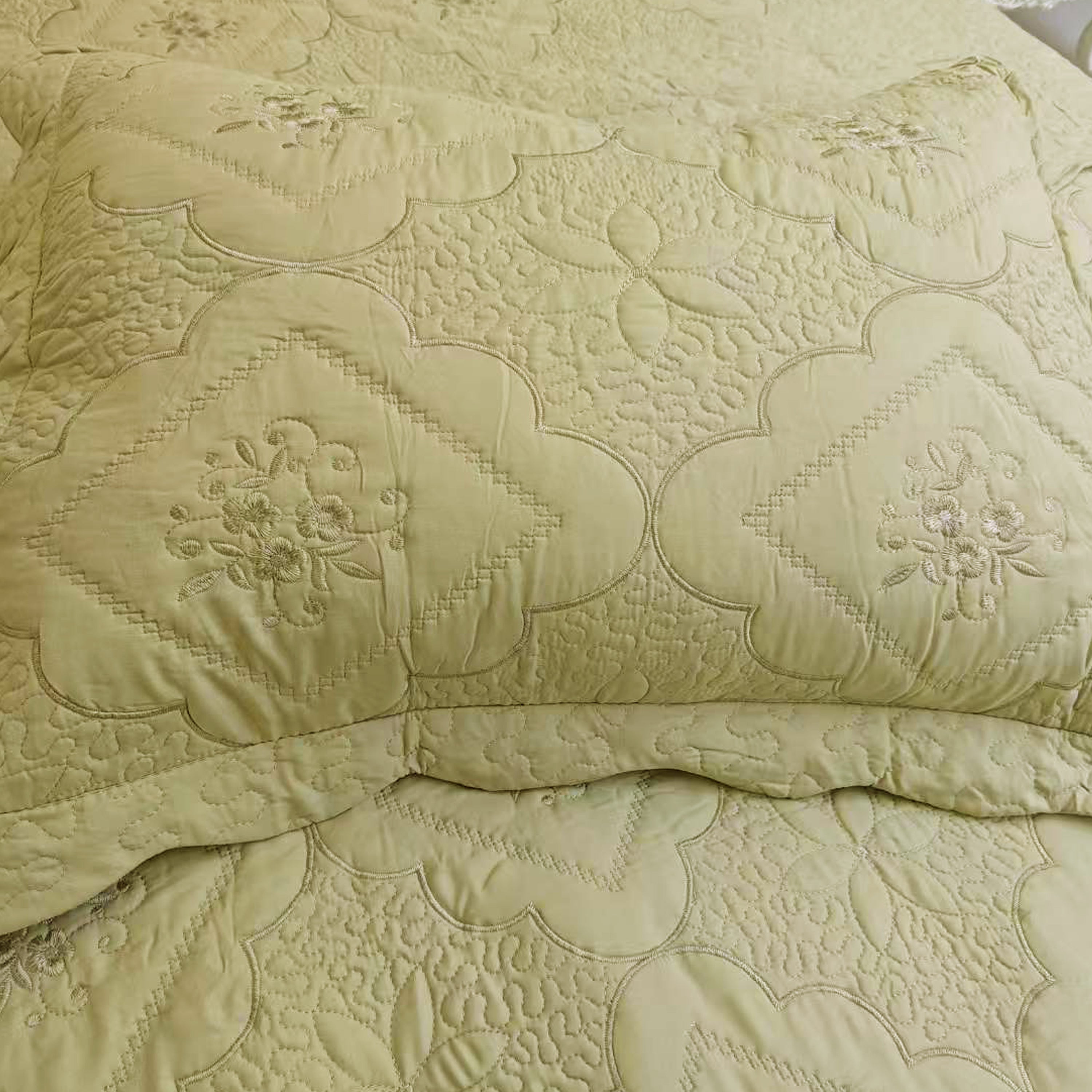 3 Piece Floral Embroidered Quilted Bedspread Set