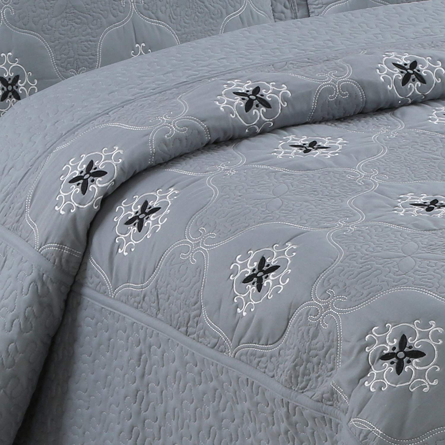 3 Piece Luxury Embroidered Quilt Set Oversized Bedspread