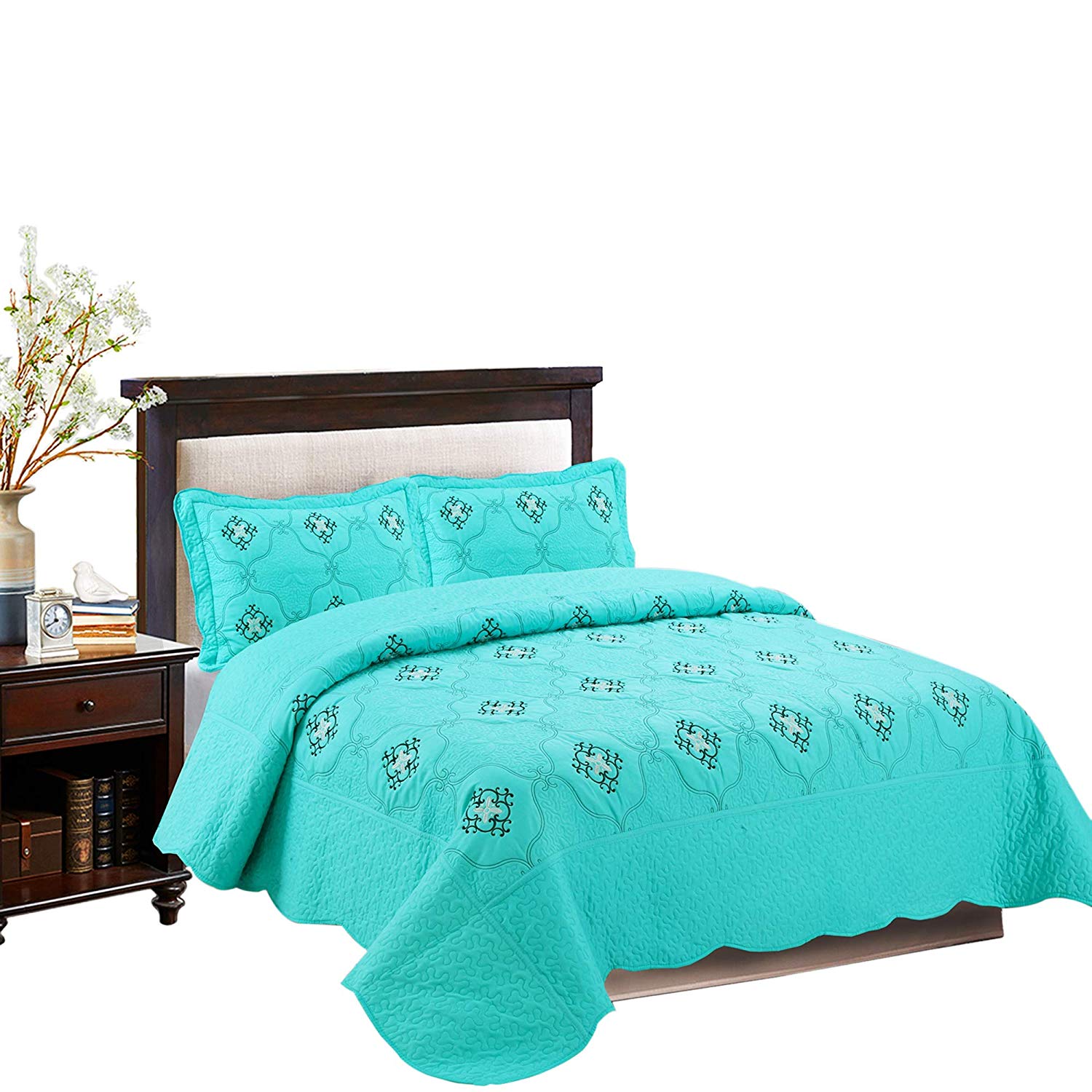3 Piece Luxury Embroidered Quilt Set Oversized Bedspread