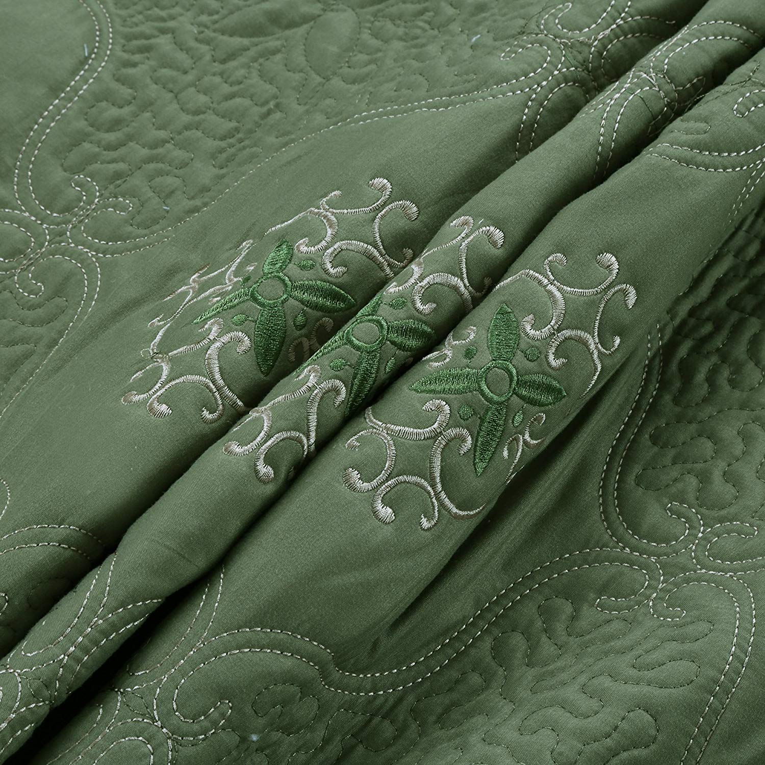 3 Piece Luxury Embroidered Quilt Set Oversized Bedspread