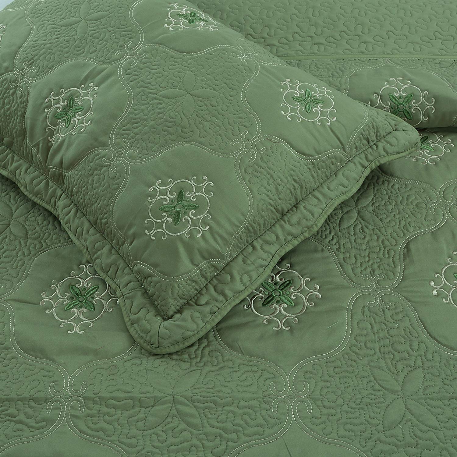 3 Piece Luxury Embroidered Quilt Set Oversized Bedspread