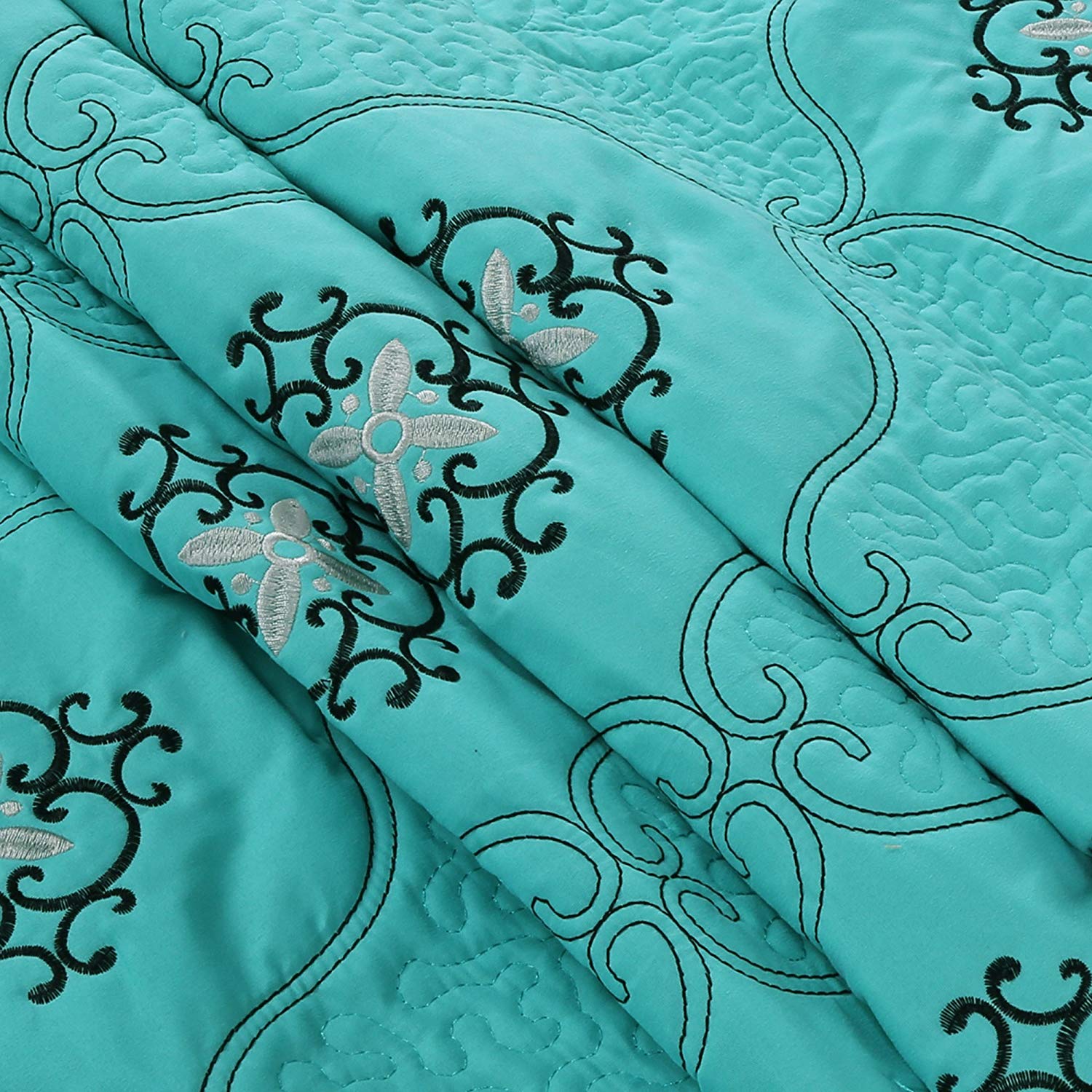 3 Piece Luxury Embroidered Quilt Set Oversized Bedspread