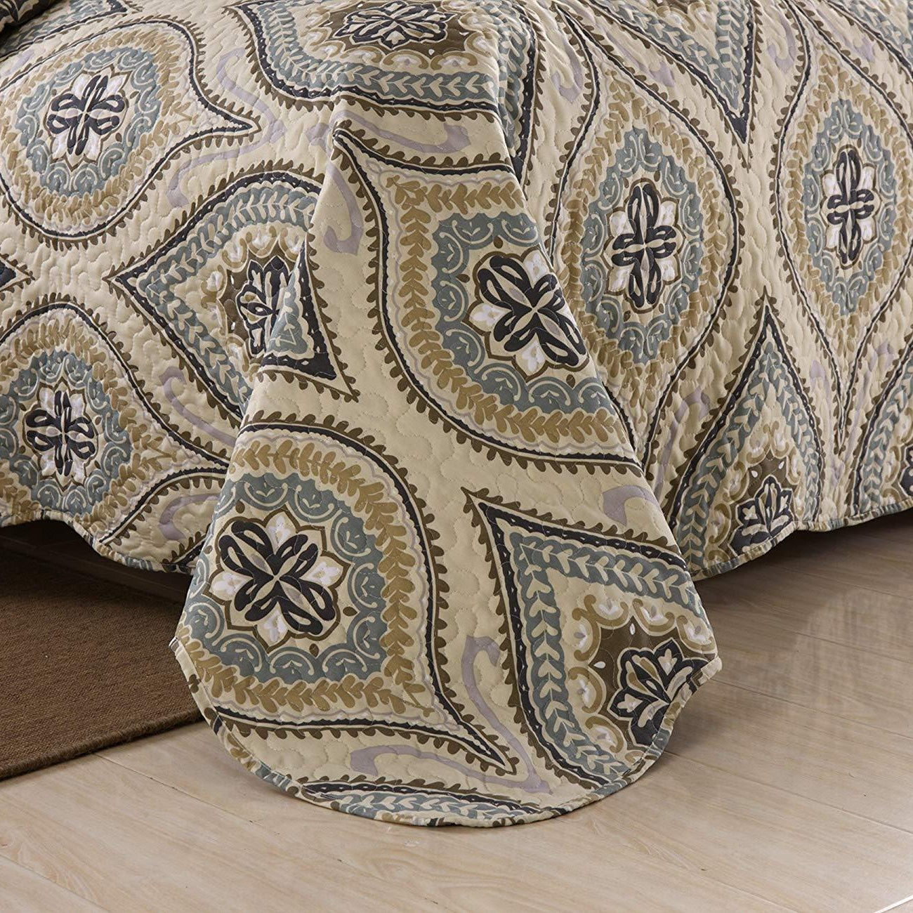 3 Piece Paisley Medallion Lightweight Quilt Bedspread Set A16