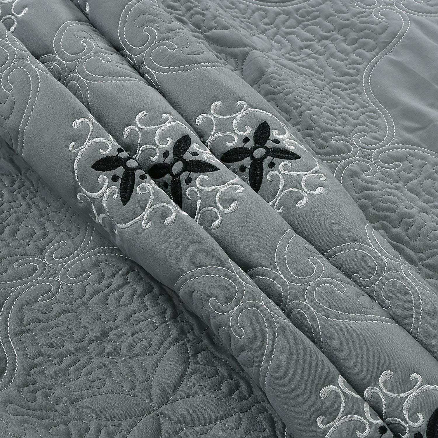 3 Piece Luxury Embroidered Quilt Set Oversized Bedspread