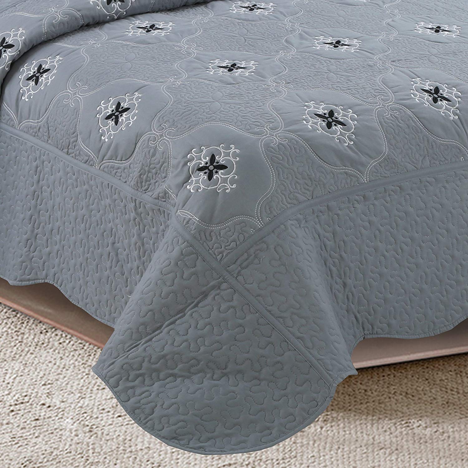 3 Piece Luxury Embroidered Quilt Set Oversized Bedspread