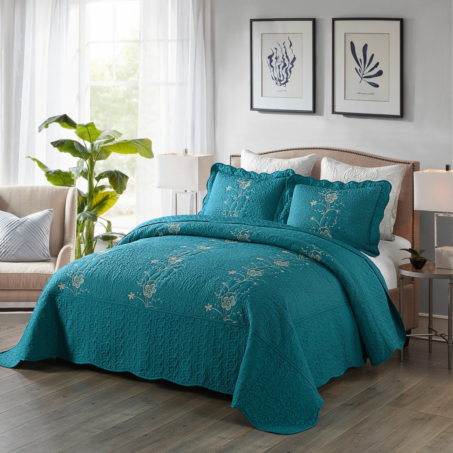 3 Piece Embroidered Quilt Set, Lightweight Bedspread Lapaz