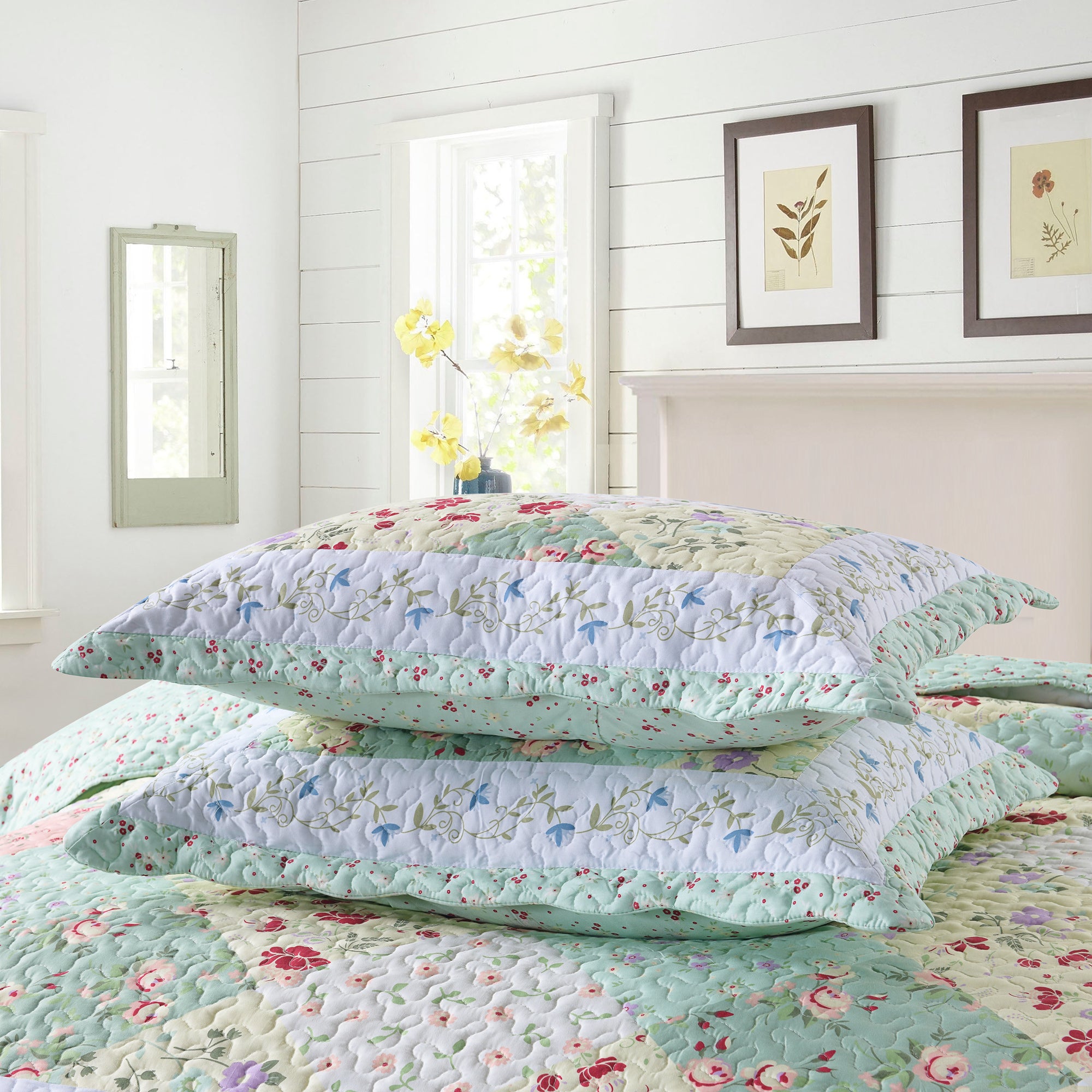 3 Piece Floral Patchwork Quilt Set – Lightweight Cottage Garden Bedspread B014
