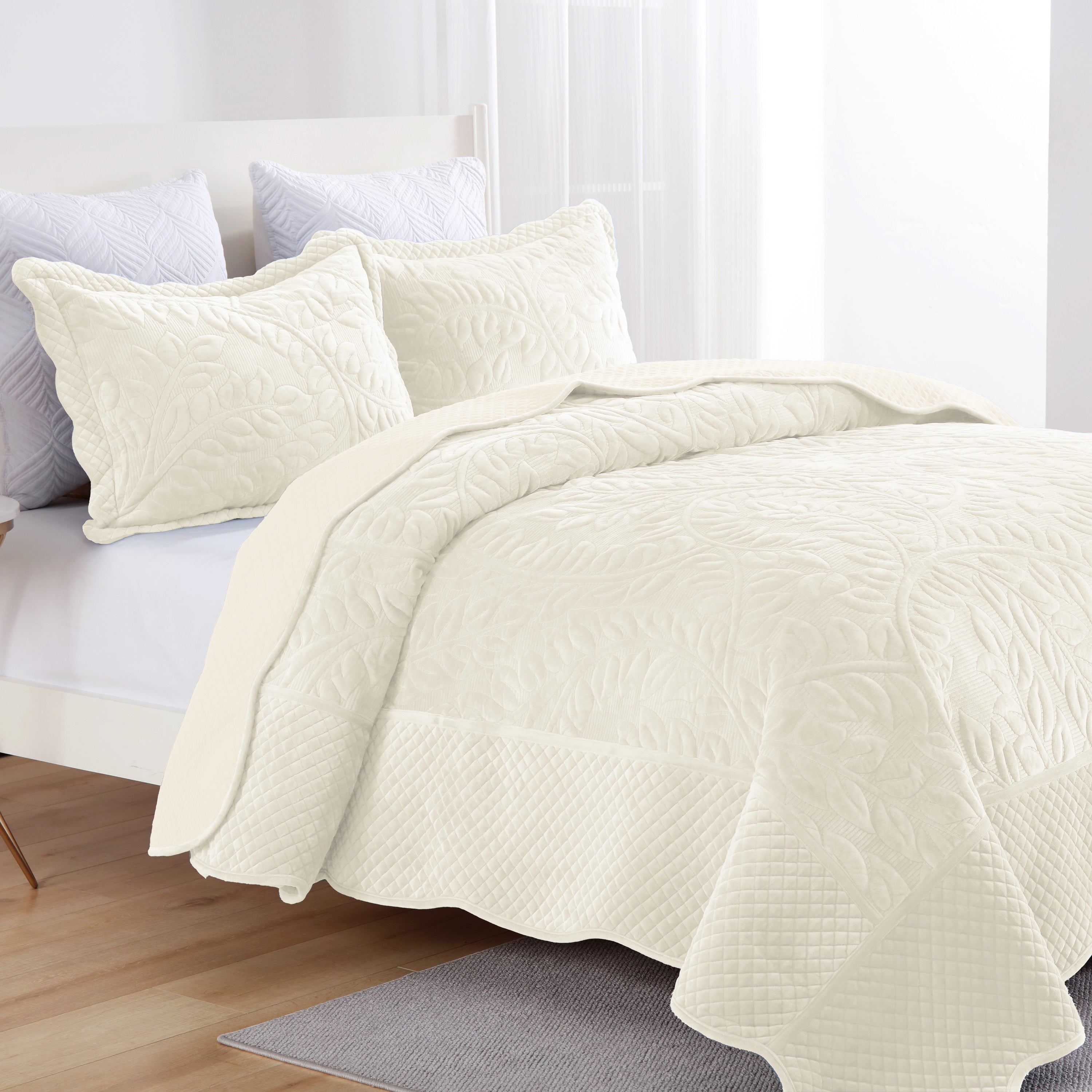 3 Piece Oversized Luxury Velvet Quilt Set Leaf Embroidered Bedspread