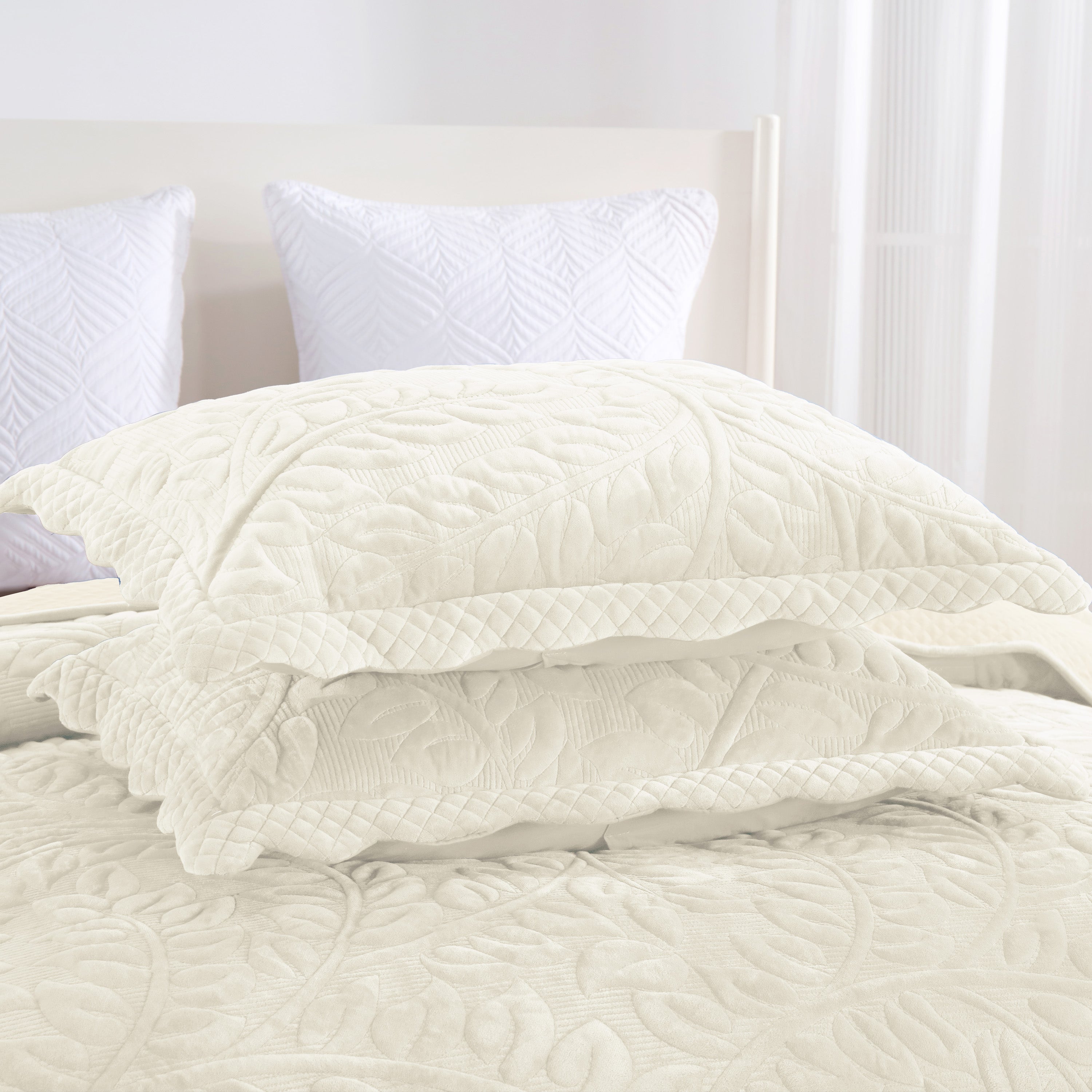 3 Piece Oversized Luxury Velvet Quilt Set Leaf Embroidered Bedspread
